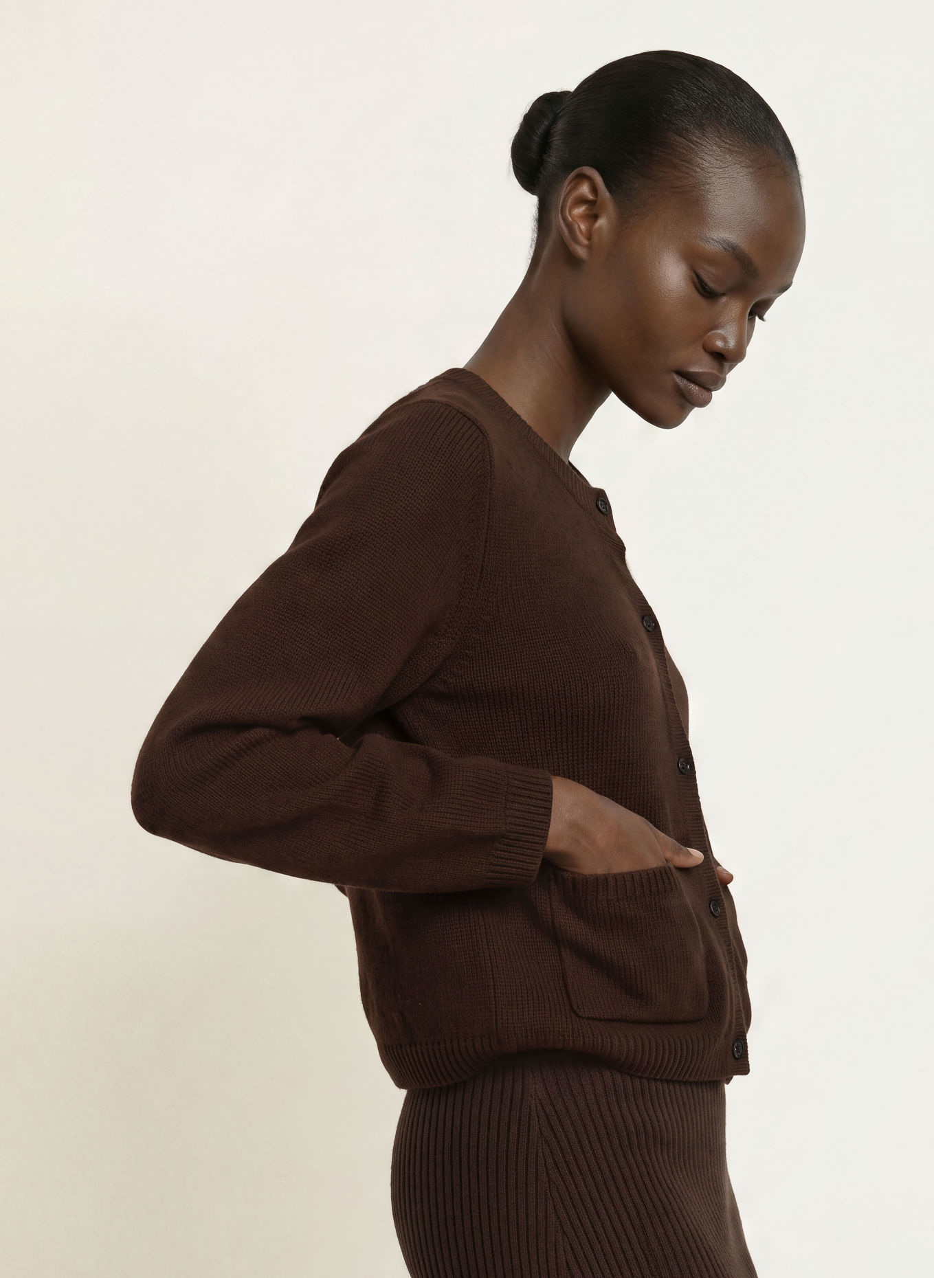 ALLUDE Cashmere Cardigan: DARK BROWN