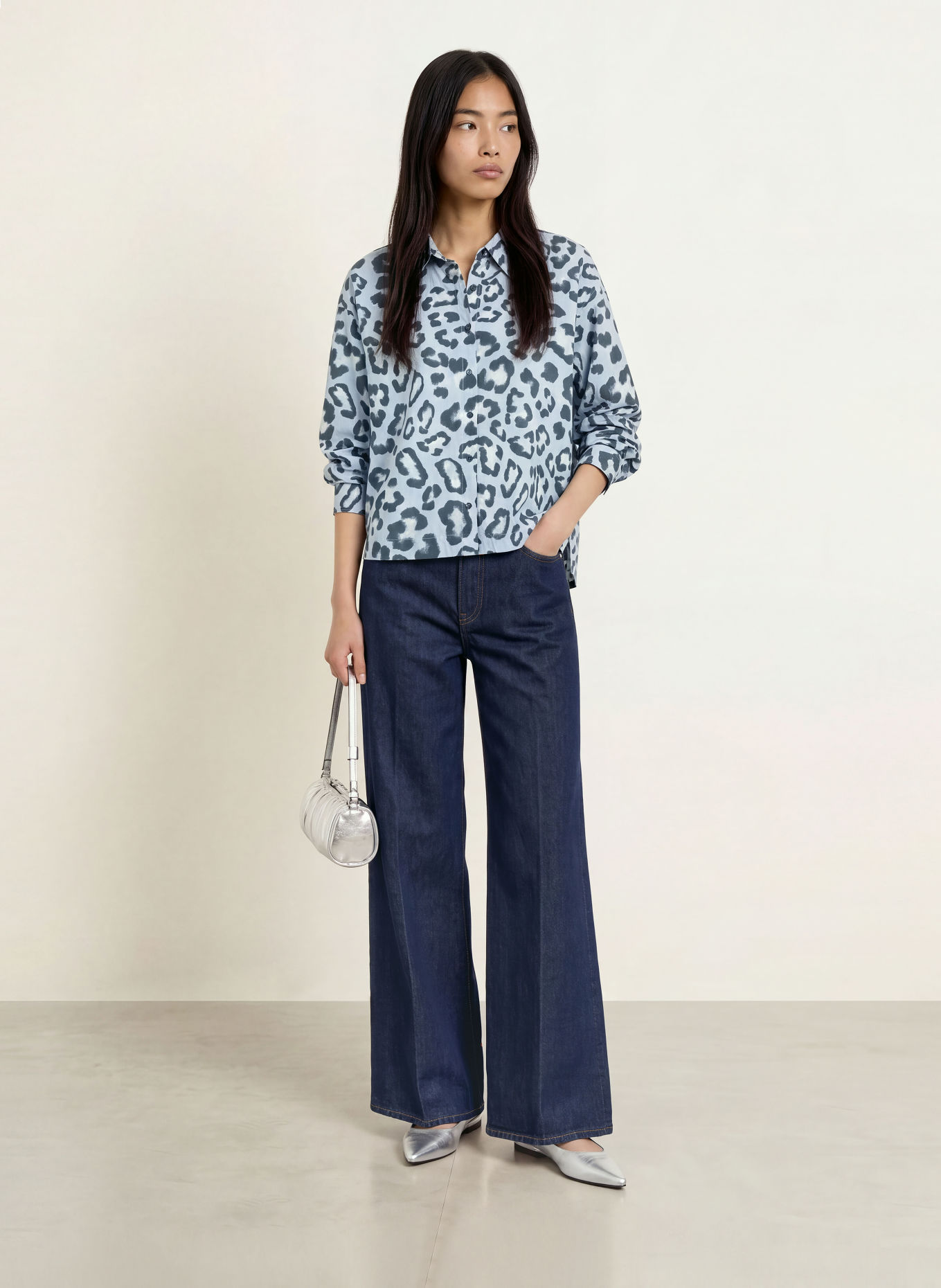 Emily VAN DEN BERGH Hemdbluse: HELLBLAU / DUNKELBLAU / WEISS