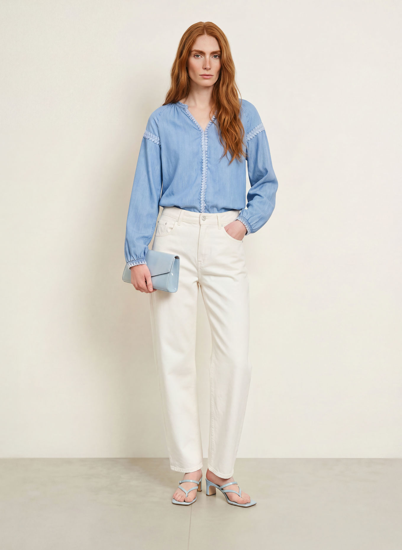 Emily VAN DEN BERGH Bluse in Jeansoptik: BLAU / HELLBLAU