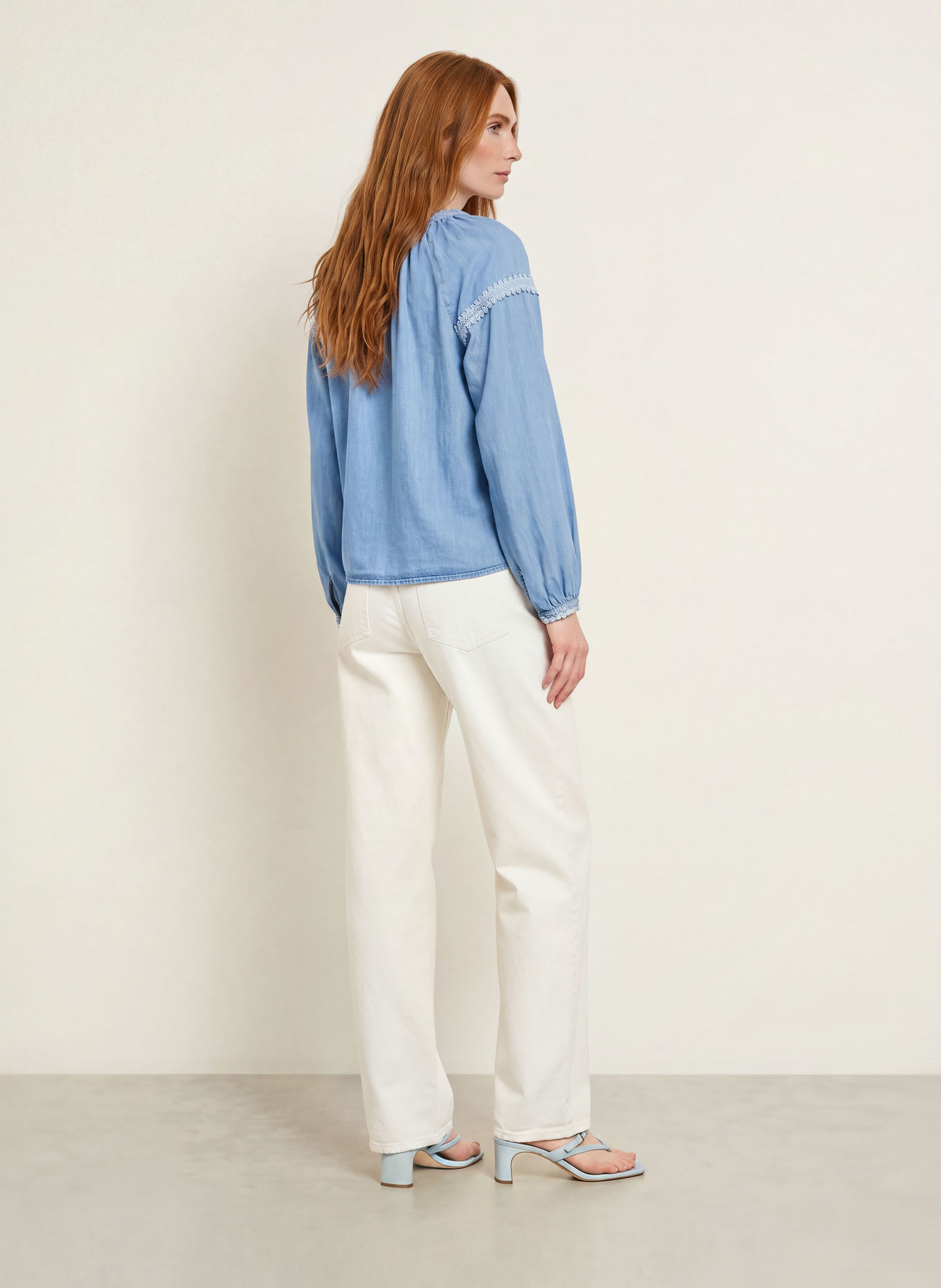 Emily VAN DEN BERGH Bluse in Jeansoptik: BLAU / HELLBLAU