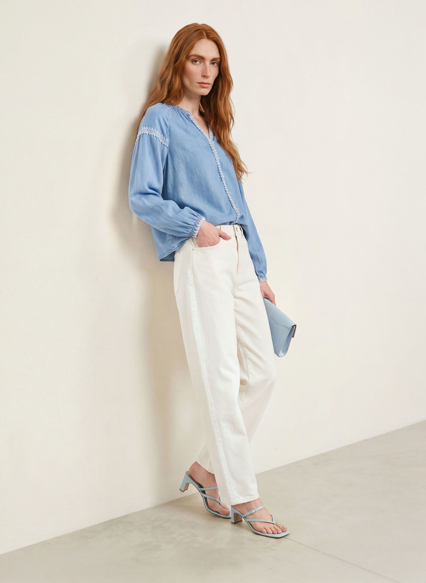 Emily VAN DEN BERGH Bluse in Jeansoptik: BLAU / HELLBLAU
