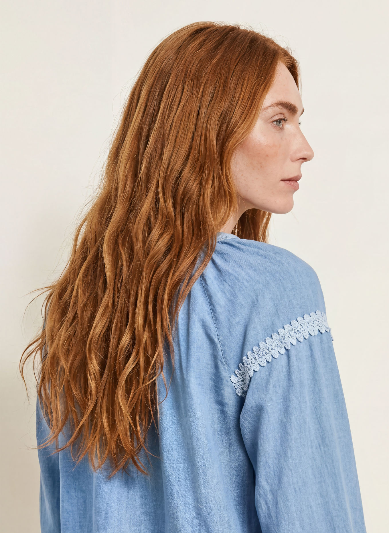 Emily VAN DEN BERGH Bluse in Jeansoptik: BLAU / HELLBLAU