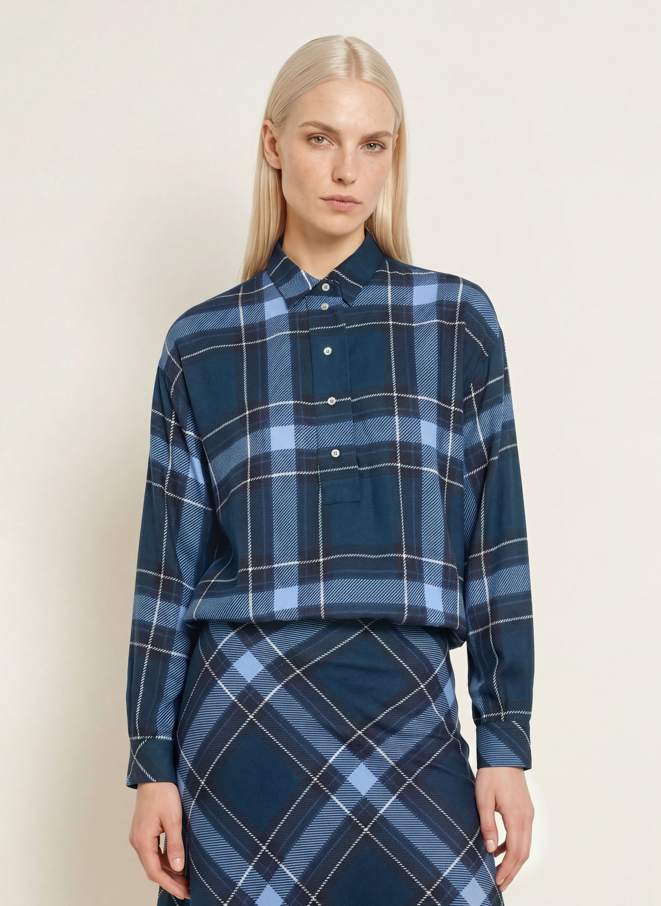 Emily VAN DEN BERGH Blusenshirt: DUNKELBLAU / HELLBLAU / WEISS