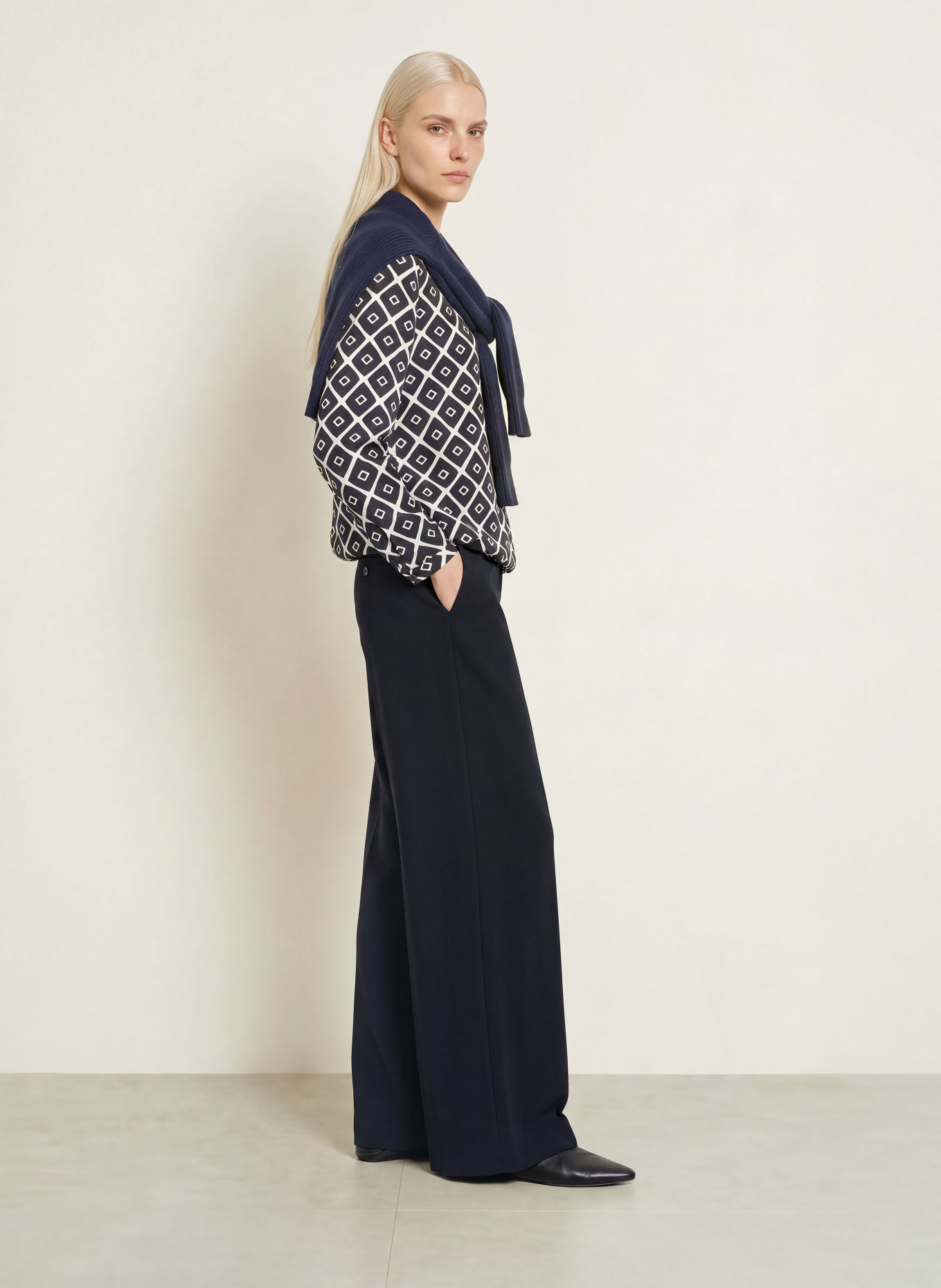 Emily VAN DEN BERGH Blusenshirt: SCHWARZ / WEISS