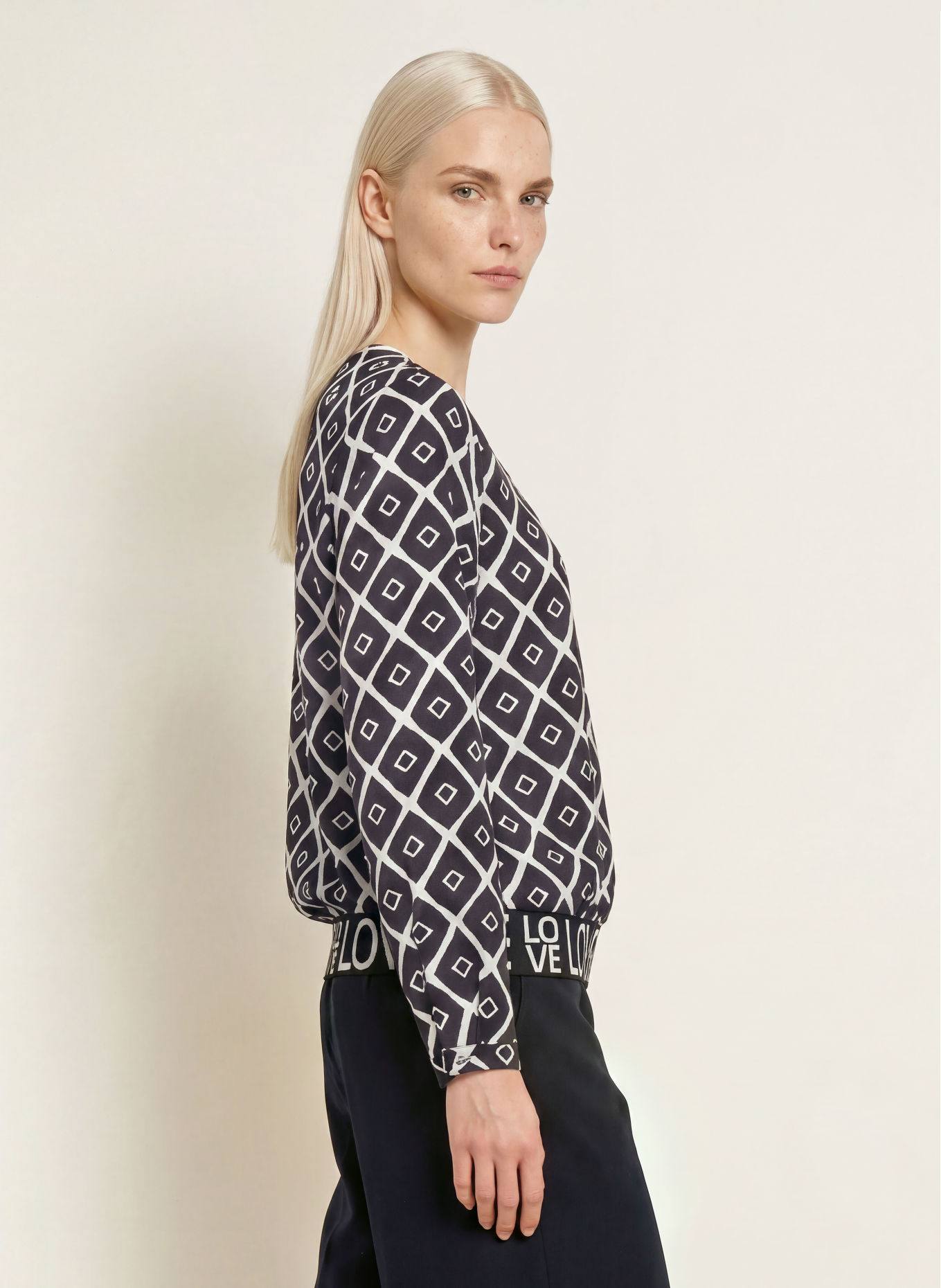 Emily VAN DEN BERGH Blusenshirt: SCHWARZ / WEISS