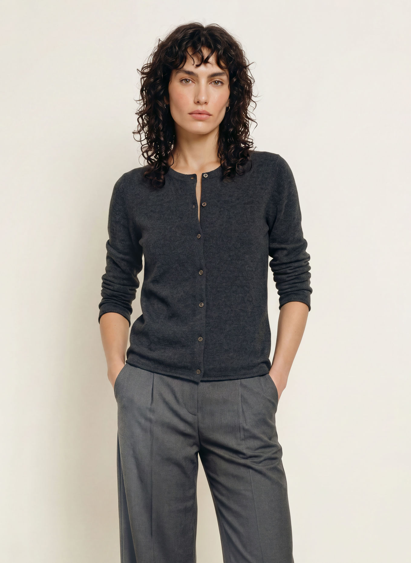 (THE MERCER) N.Y. Strickjacke aus Cashmere: DUNKELGRAU