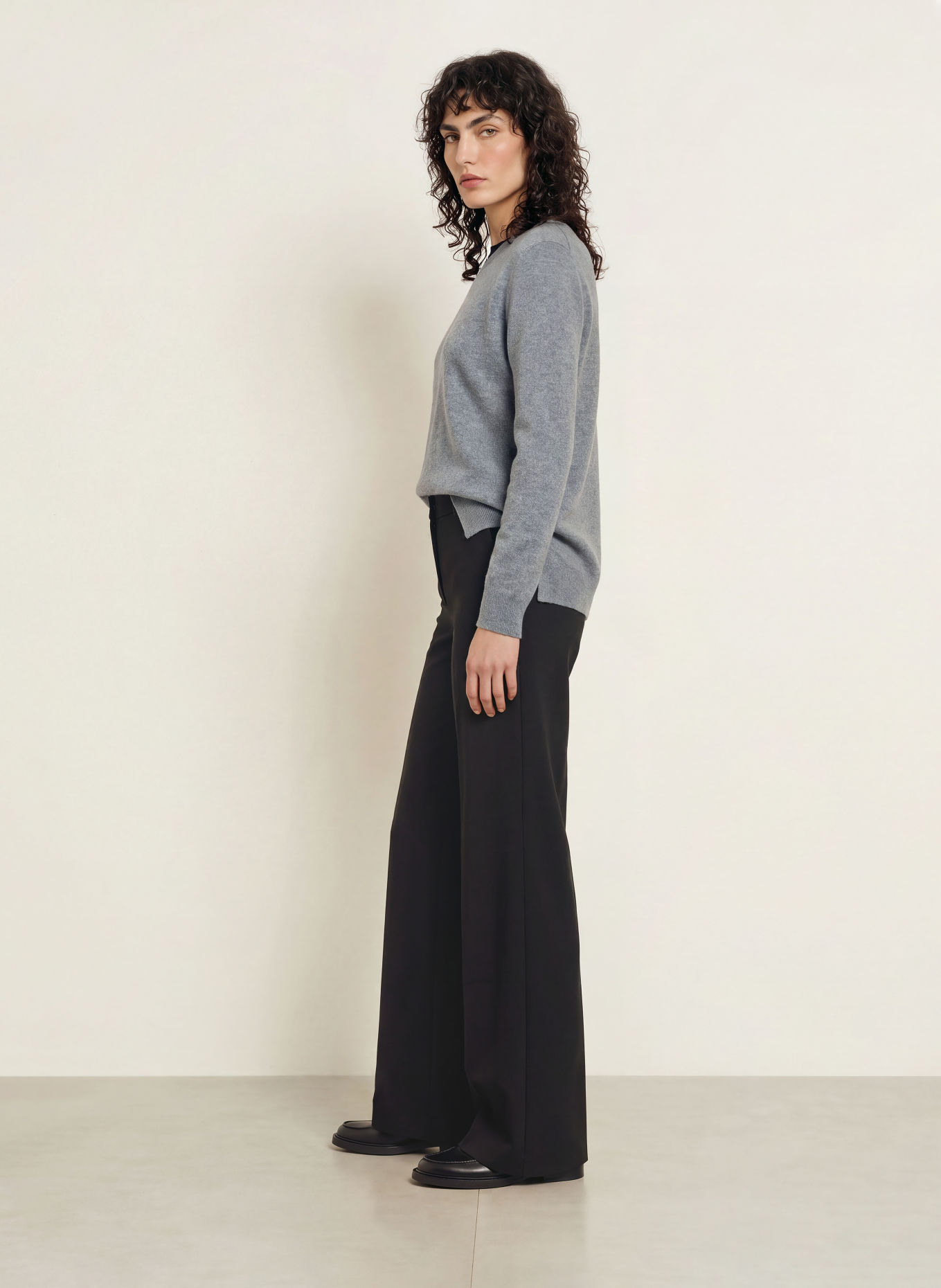 (THE MERCER) N.Y. Sweter z kaszmiru: JASNOCZARY