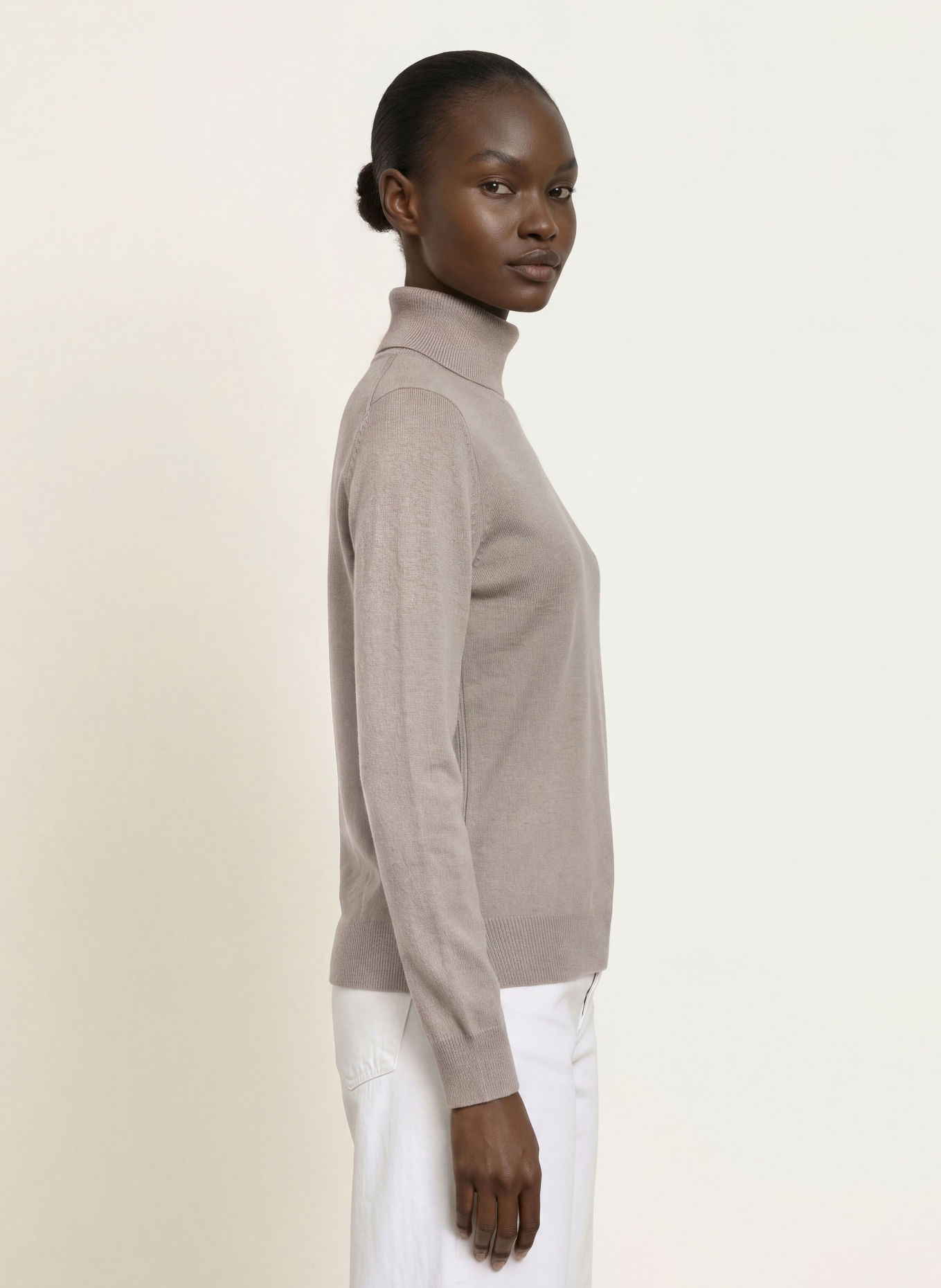 (THE MERCER) N.Y. Rollkragenpullover aus Cashmere: TAUPE