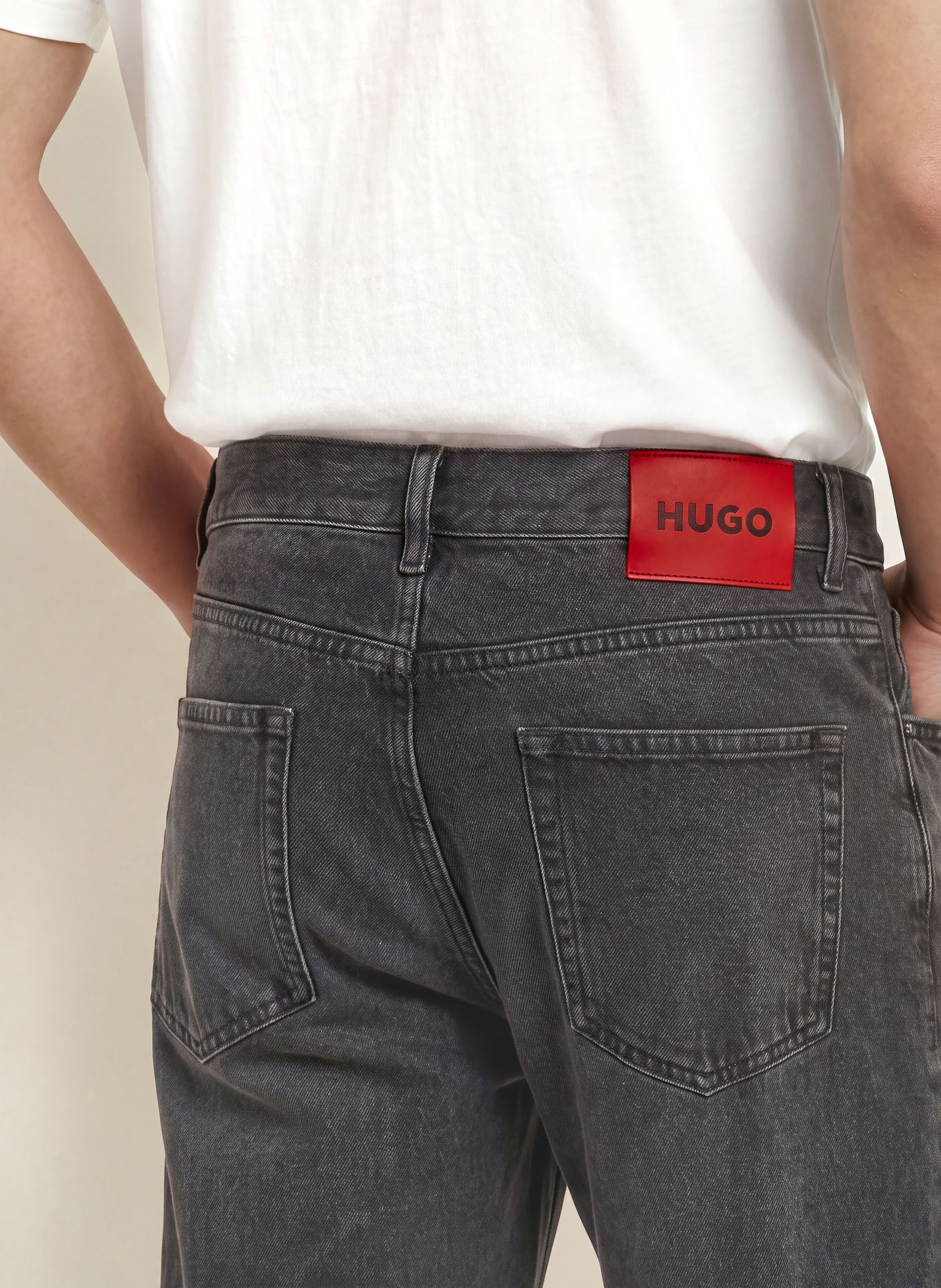 HUGO Blugi 838 cu croială relaxată și conică: 010 CHARCOAL