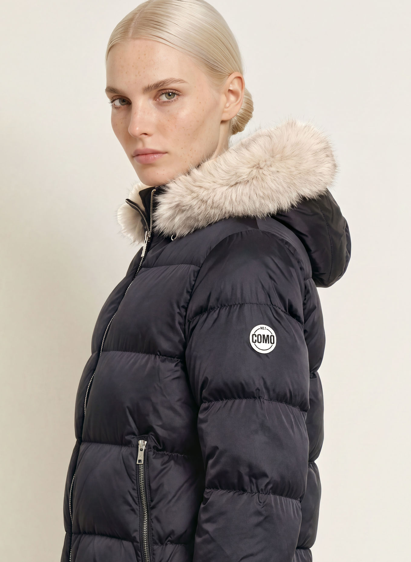No.1 Como Quilted jacket with faux fur: BLACK