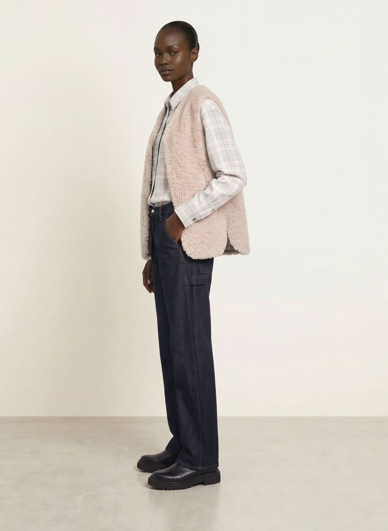 IQ STUDIO Faux Fur Vest: CREAM