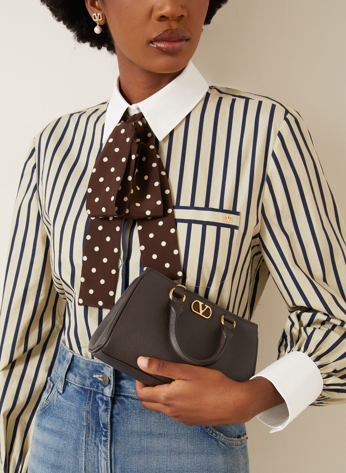 VALENTINO GARAVANI VLOGO SIGNATURE MINI Handbag: DARK BROWN