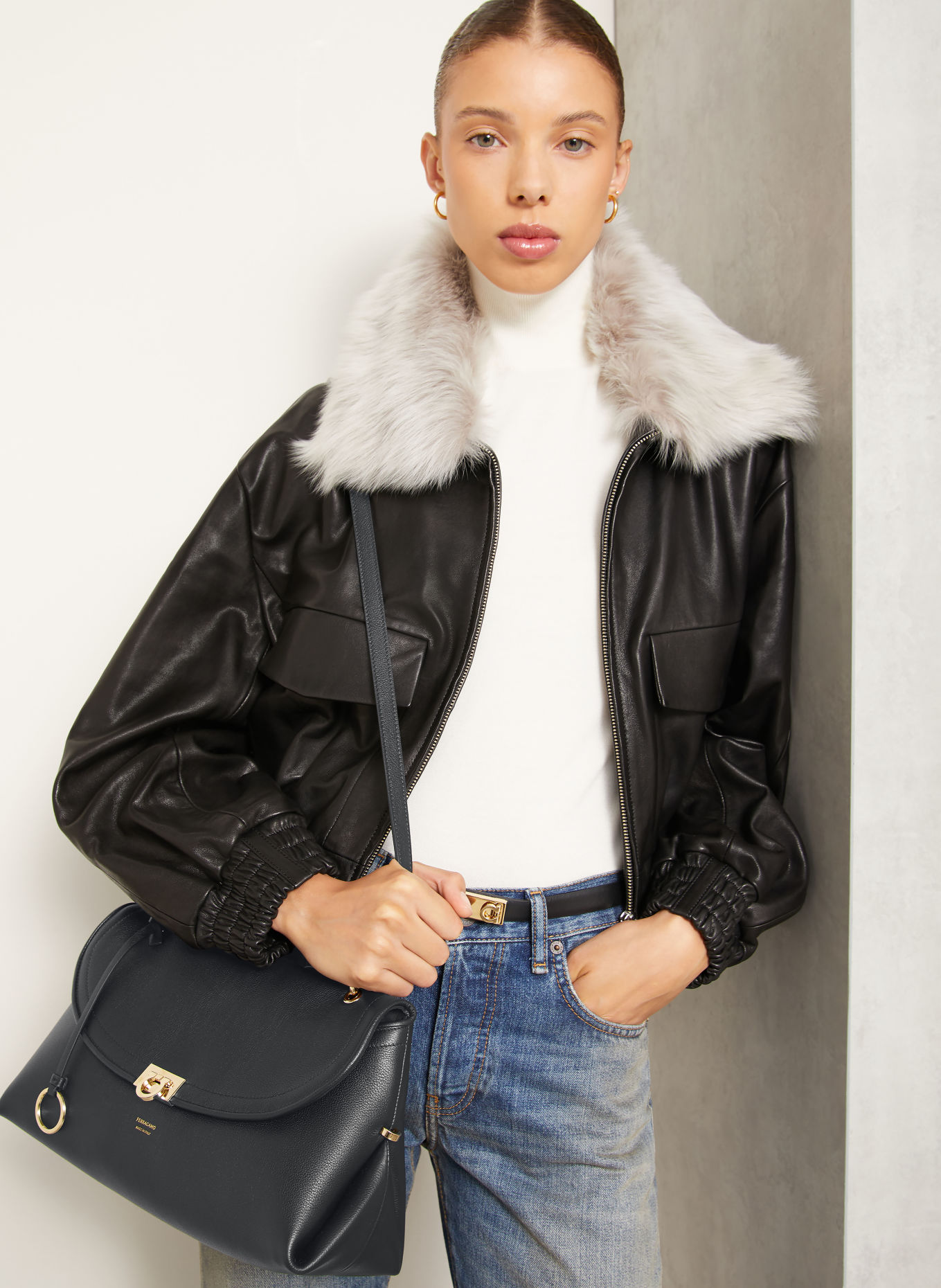 FERRAGAMO Schoudertas: ZWART / GOUD