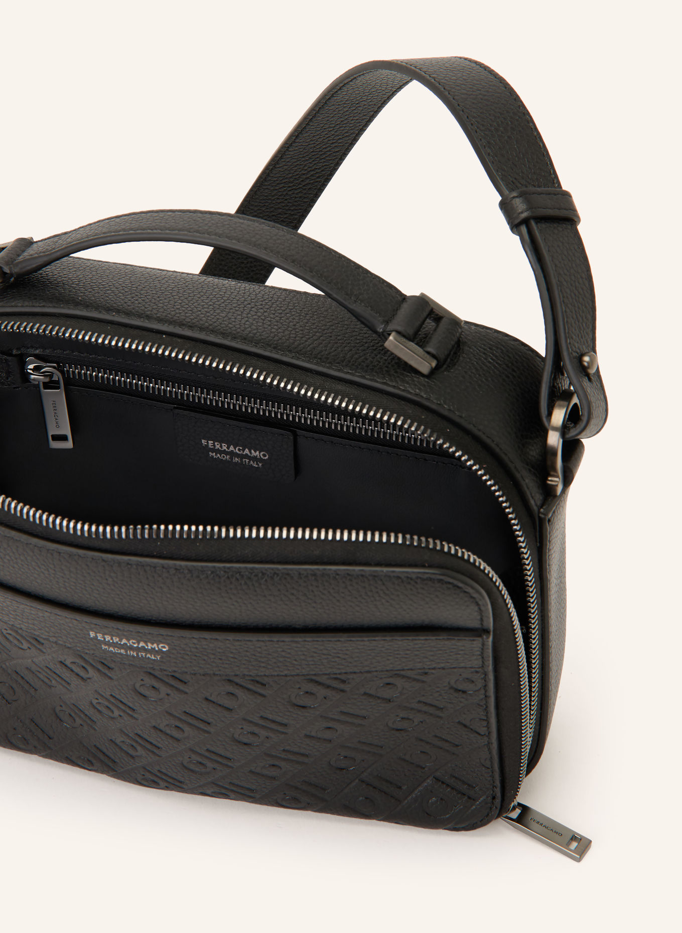 FERRAGAMO Umhängetasche: SCHWARZ / SILBER