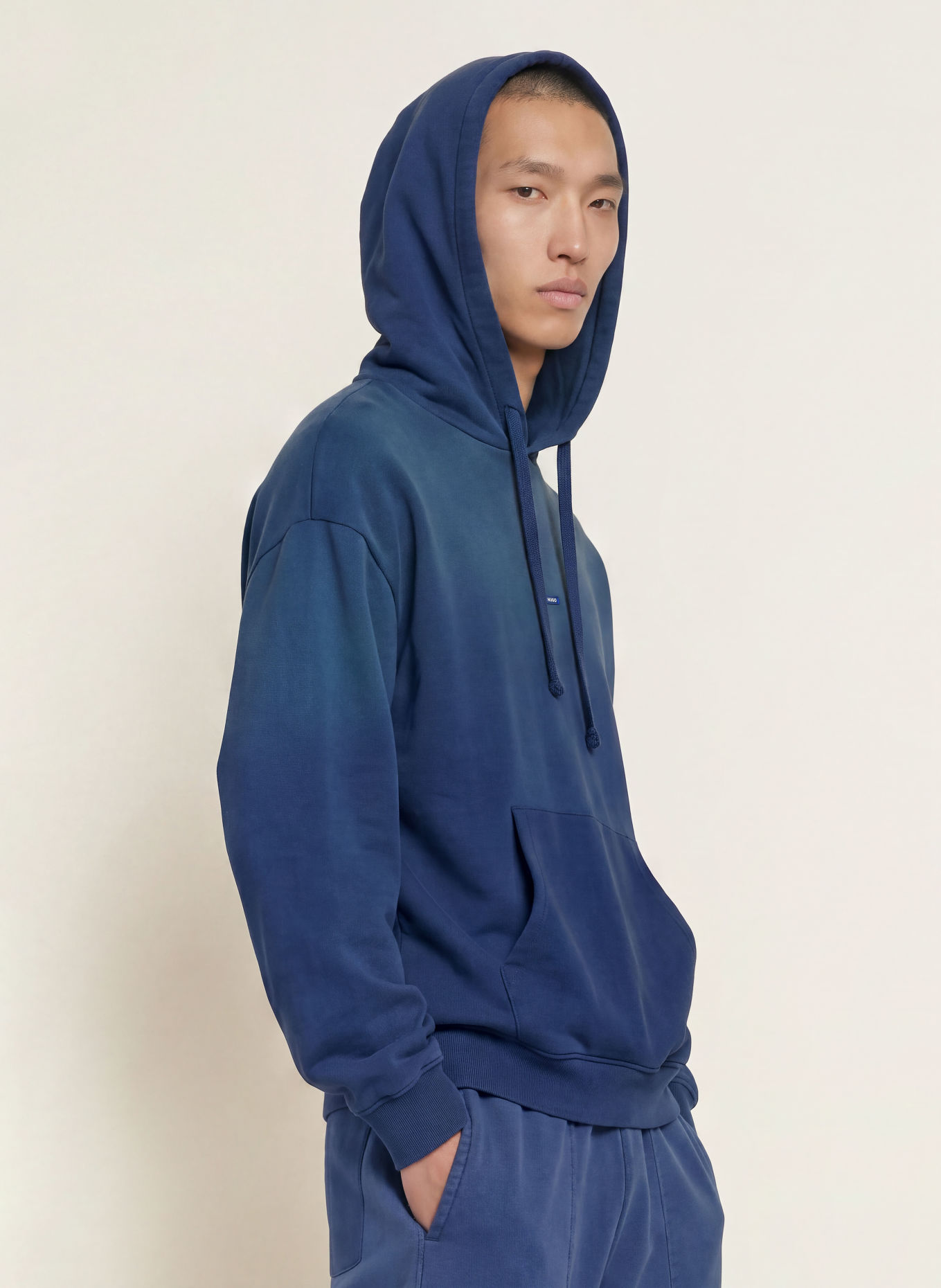 HUGO Sweat à capuche NEMINHOOD: BLEU FONCÉ