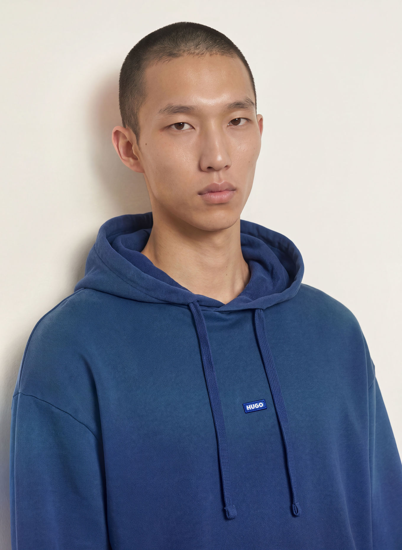 HUGO Sweat à capuche NEMINHOOD: BLEU FONCÉ