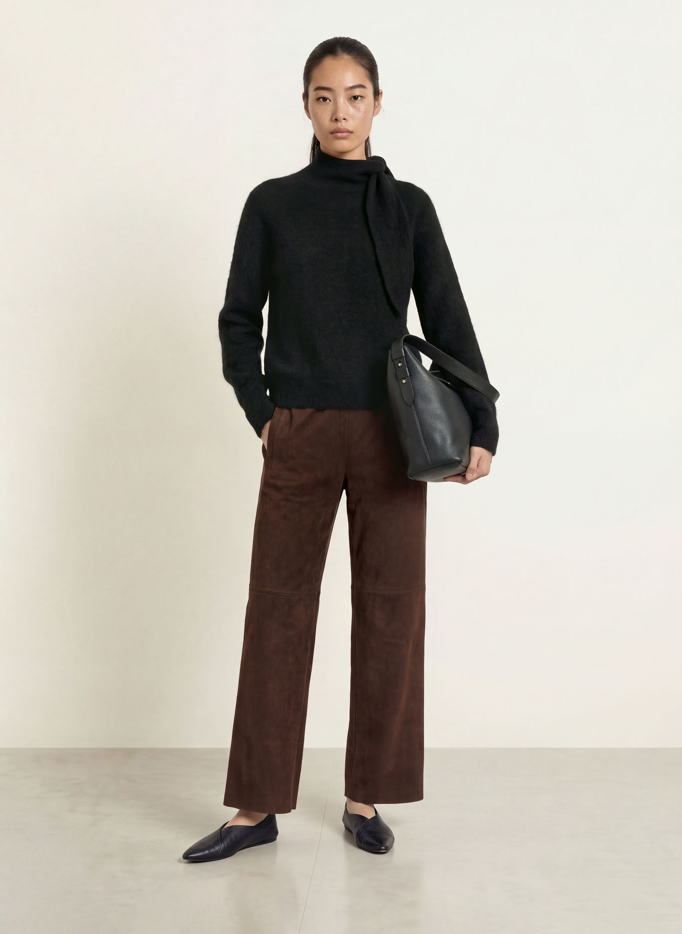 CINQUE CIBRUMO Sweater with Alpaca and Bow Tie: BLACK
