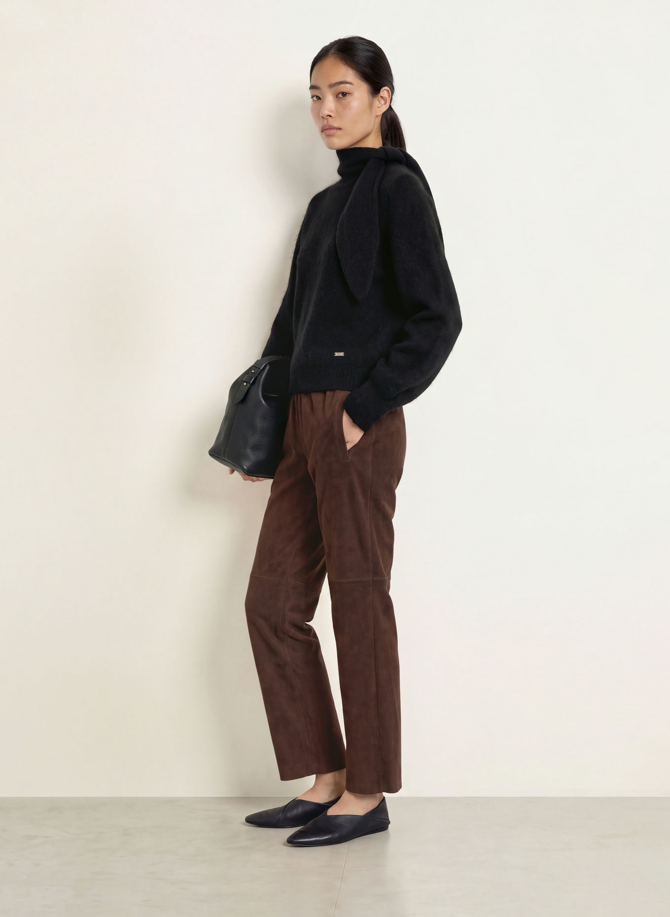 CINQUE CIBRUMO Sweater with Alpaca and Bow Tie: BLACK