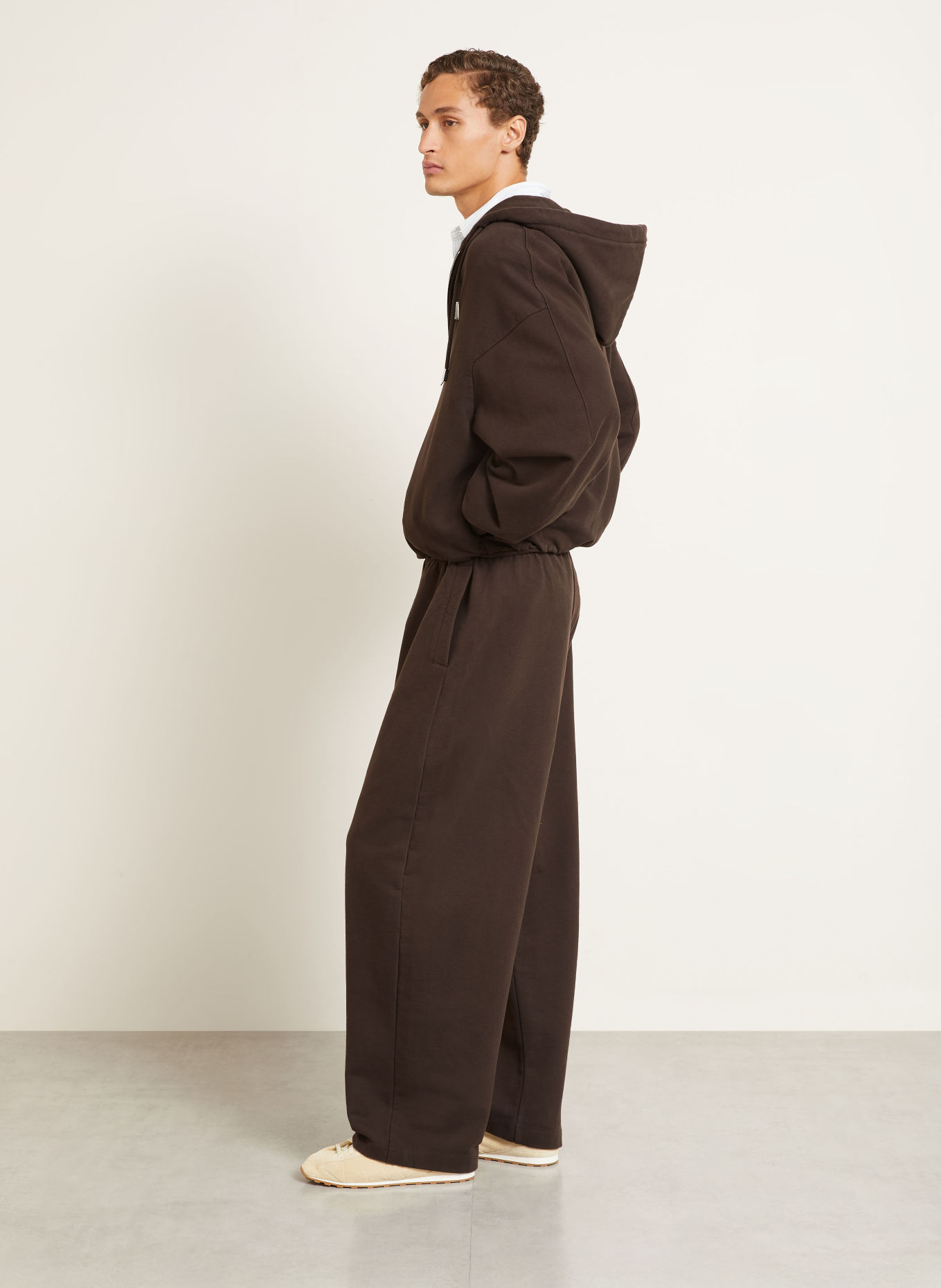 JACQUEMUS Tepláky LE JOGGING MONTAIGNE: TMAVĚ HNĚDÁ