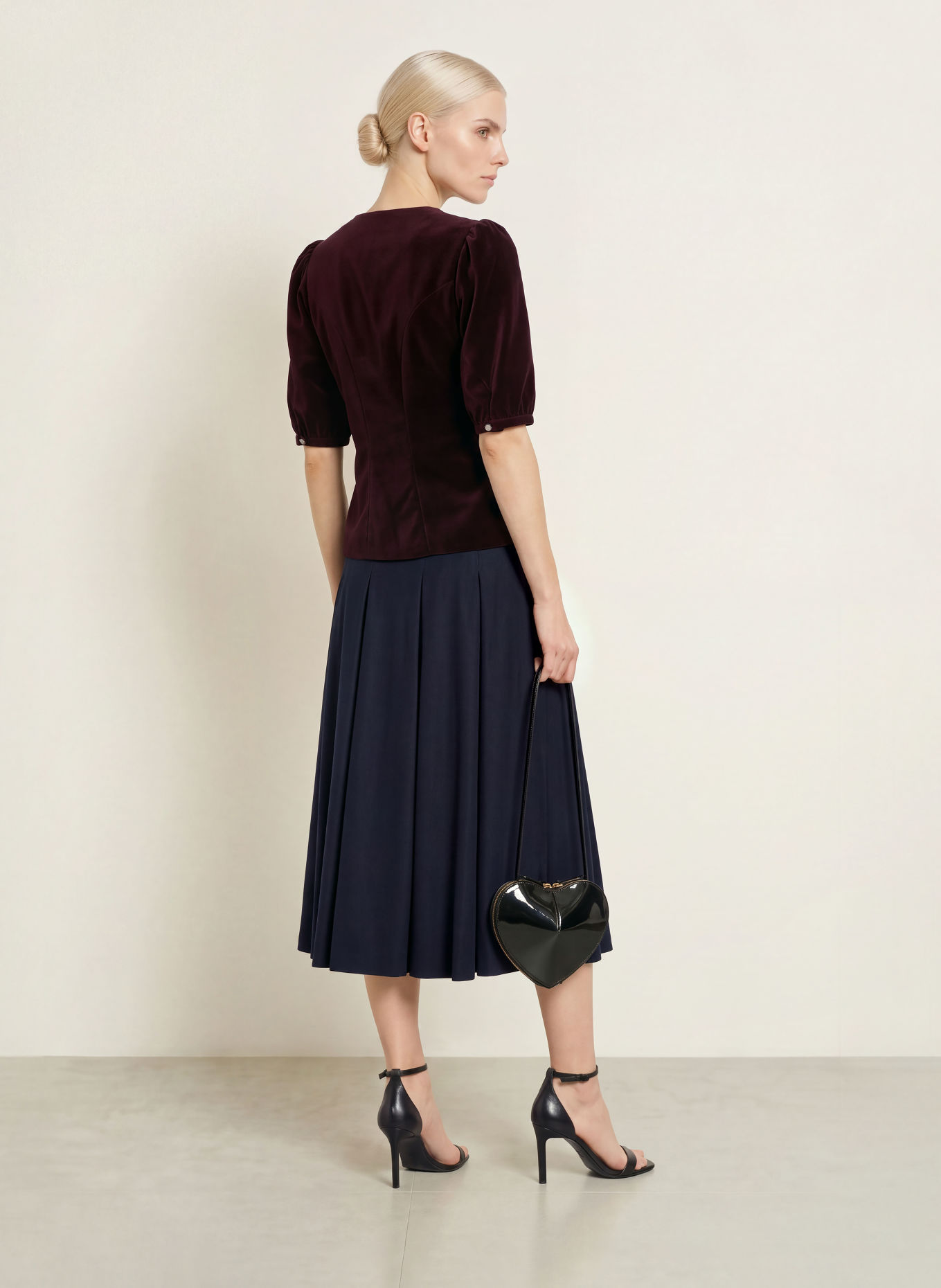 Grasegger PATRICIA Traditional bodice in velvet: DARK RED