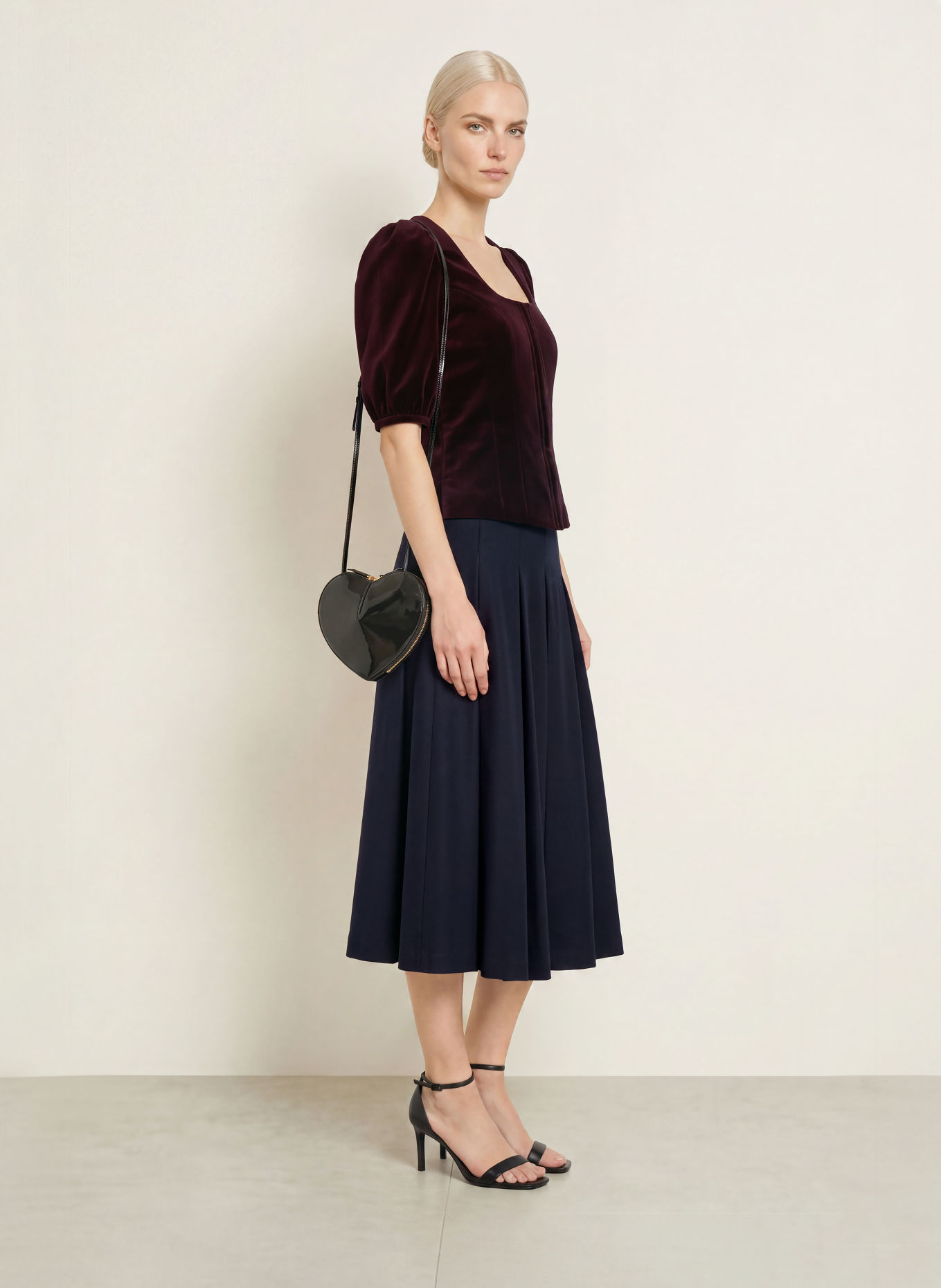 Grasegger PATRICIA Traditional bodice in velvet: DARK RED