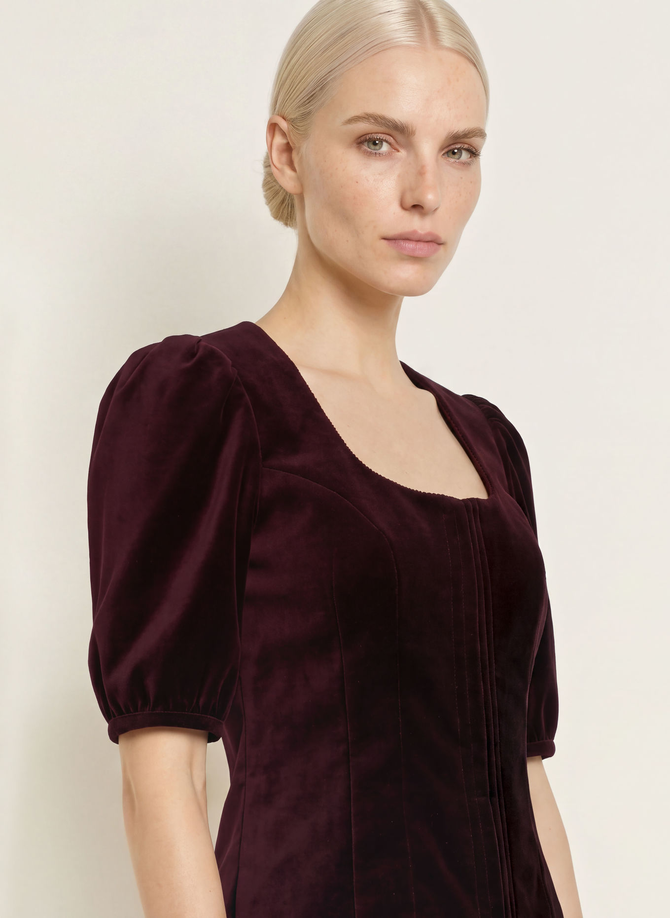 Grasegger PATRICIA Traditional bodice in velvet: DARK RED
