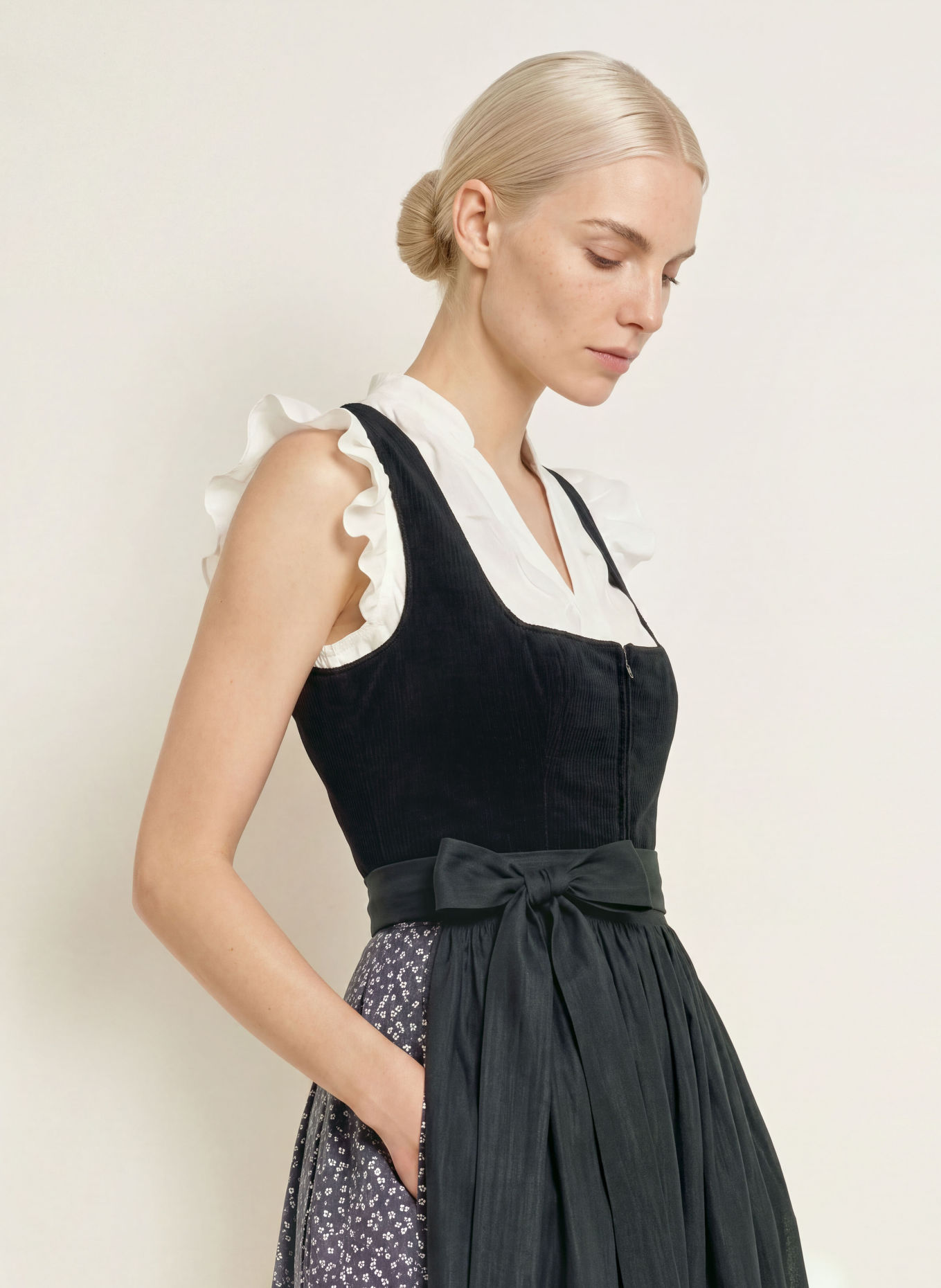 Spieth & Wensky Dirndl KATTA: ZWART / GRIJS / WIT