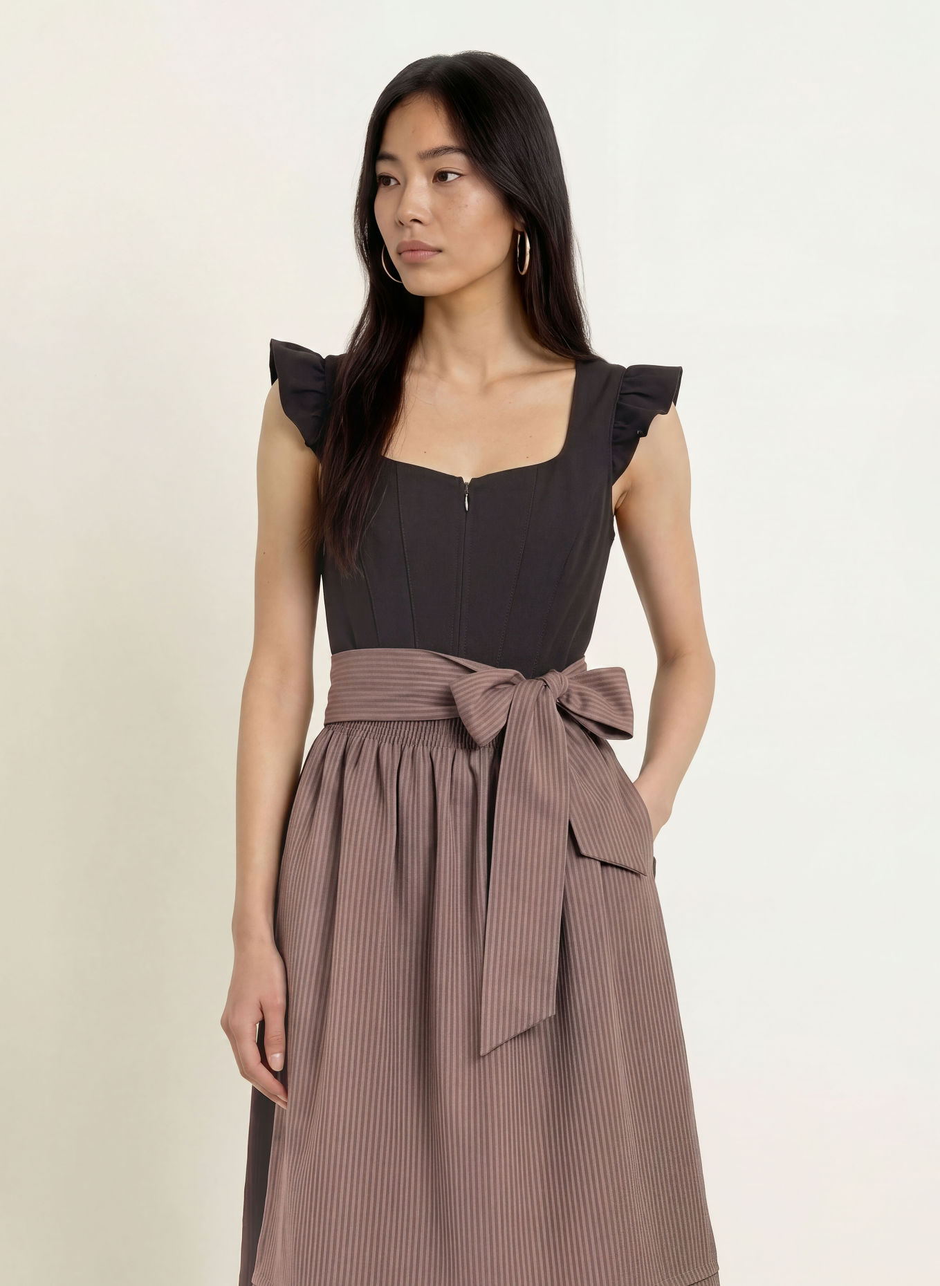 Spieth & Wensky Dirndl BRIGITTE met ruches: MARRON FONCÉ / TAUPE