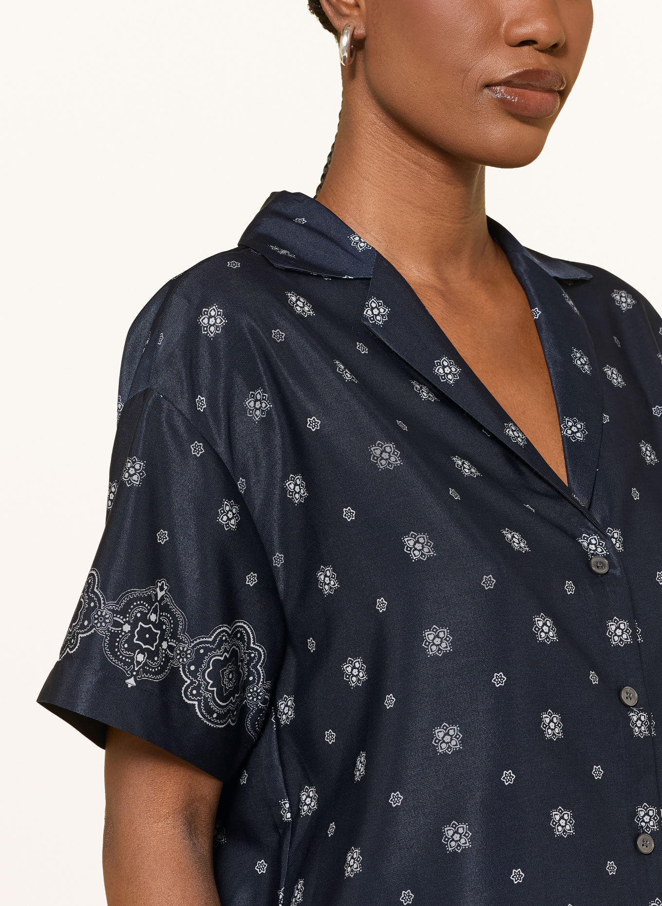 GOOD AMERICAN Bluse: DUNKELBLAU / ECRU