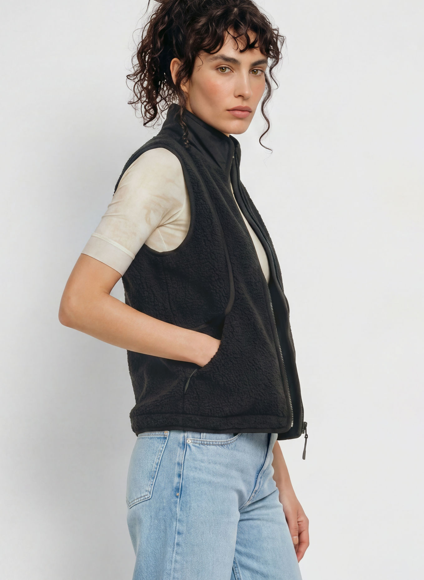 PAS NORMAL STUDIOS Veste sans manches en fourrure synthétique OFF RACE: NOIR