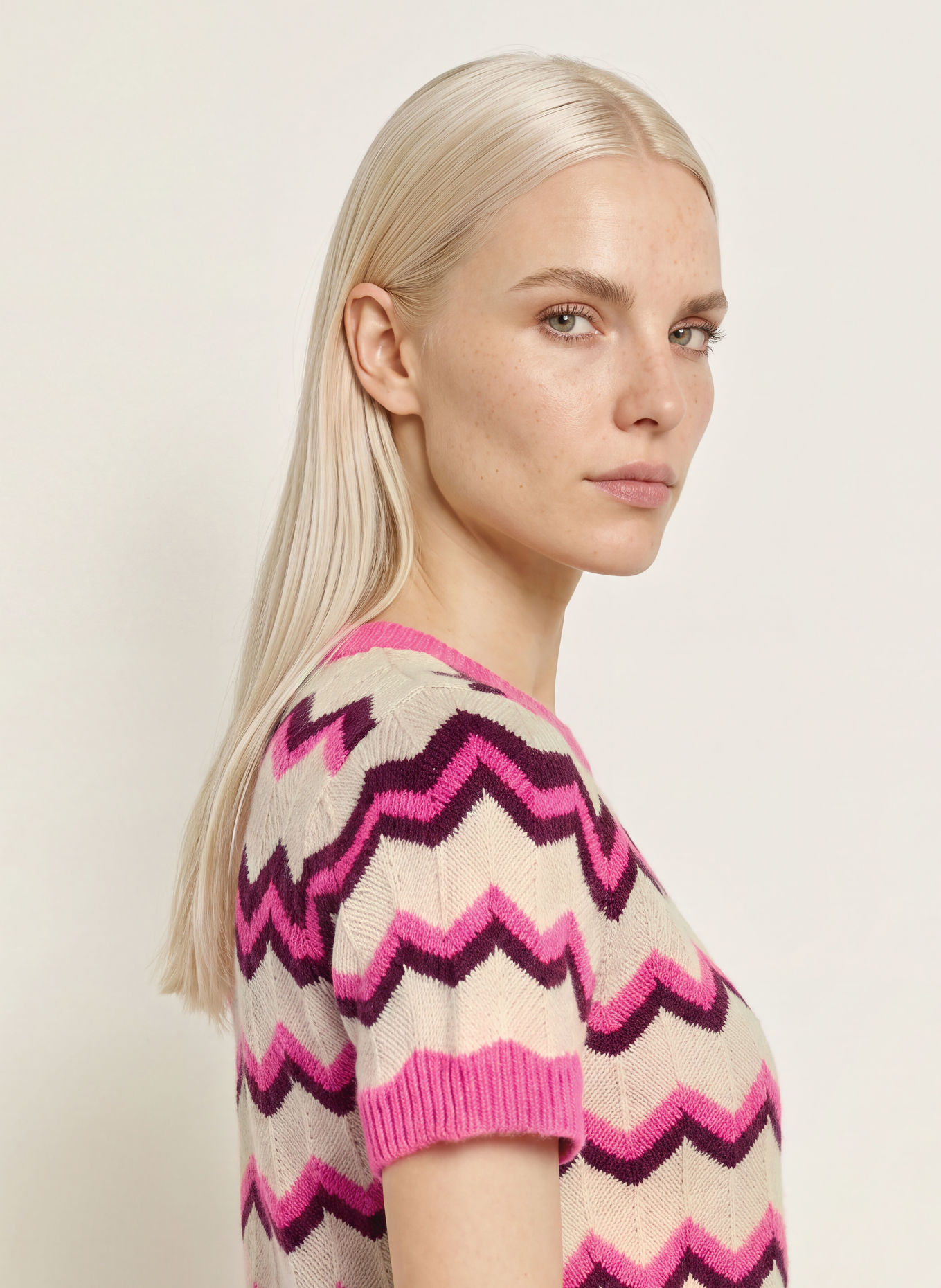 miss goodlife Knit shirt: BEIGE / NEON PINK / DARK RED