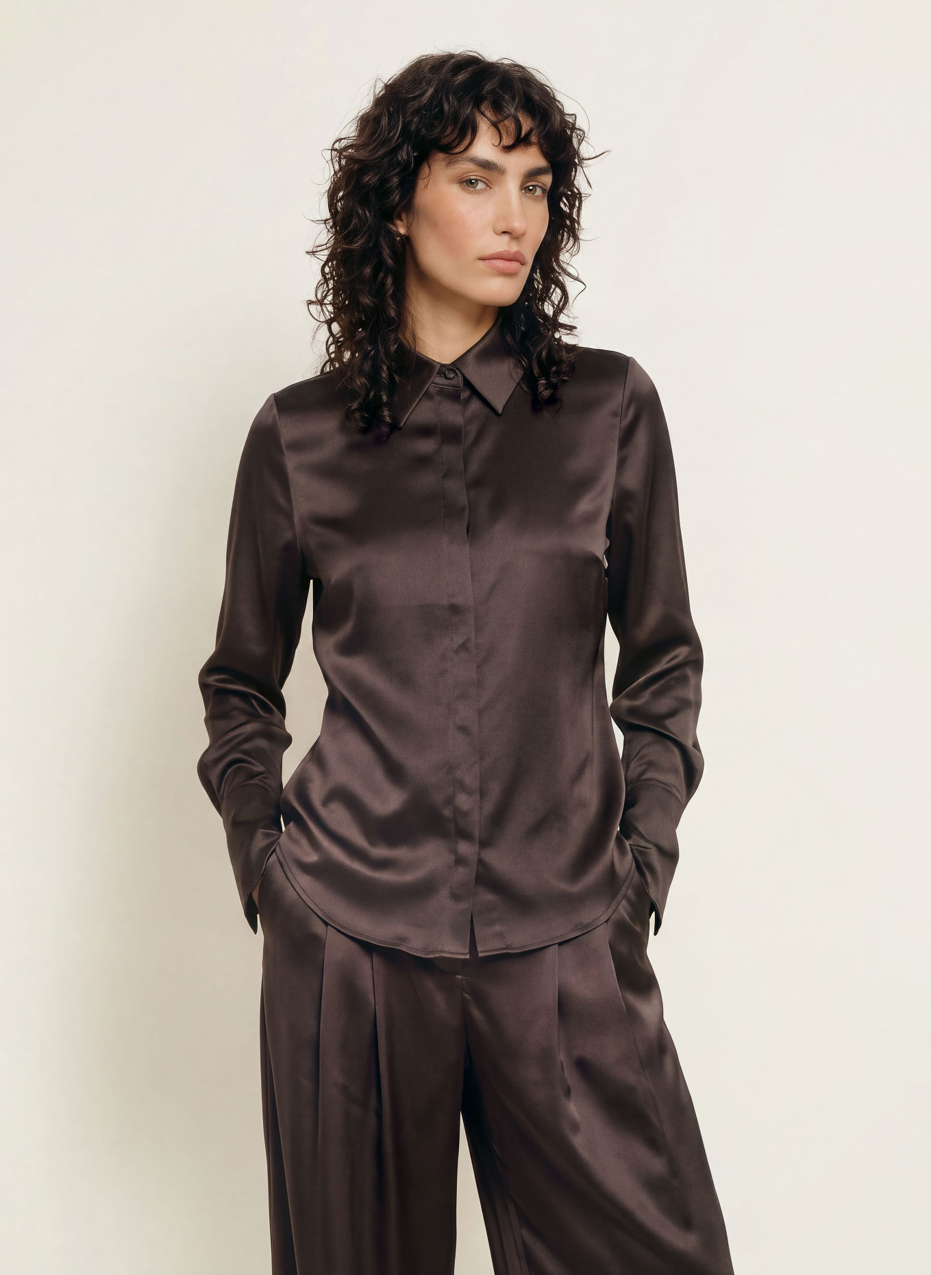 LADNERI Hemdbluse HEDI aus Satin: DUNKELBRAUN