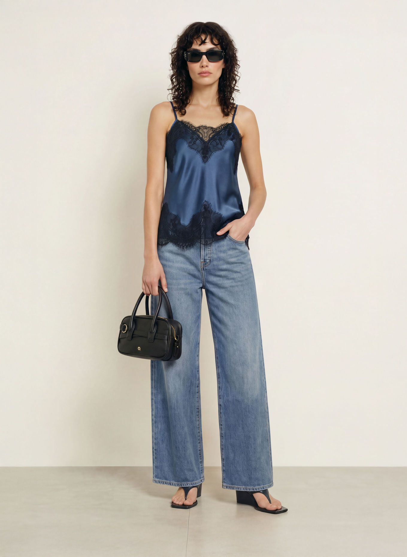 LADNERI Top DARLA: BLAU / SCHWARZ