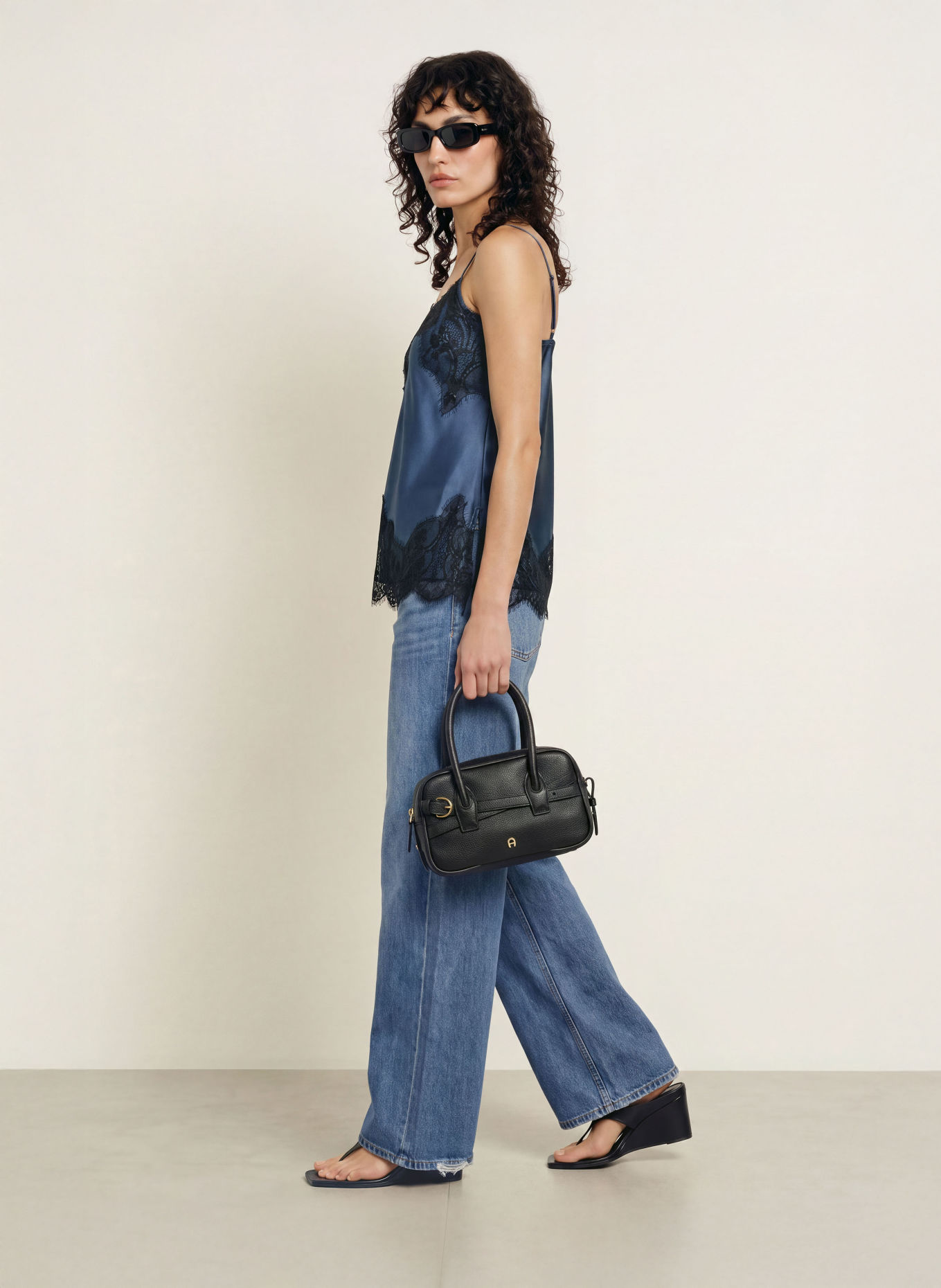 LADNERI Top DARLA: BLAU / SCHWARZ