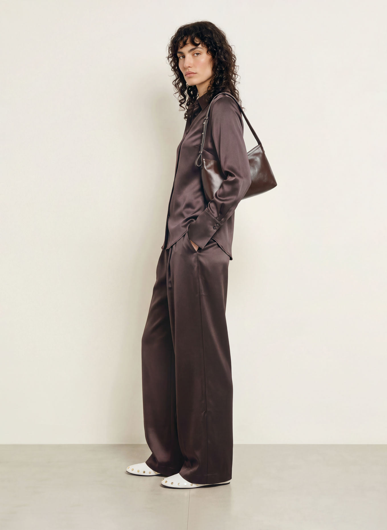 LADNERI Marlenehose VIRE aus Satin: DUNKELBRAUN