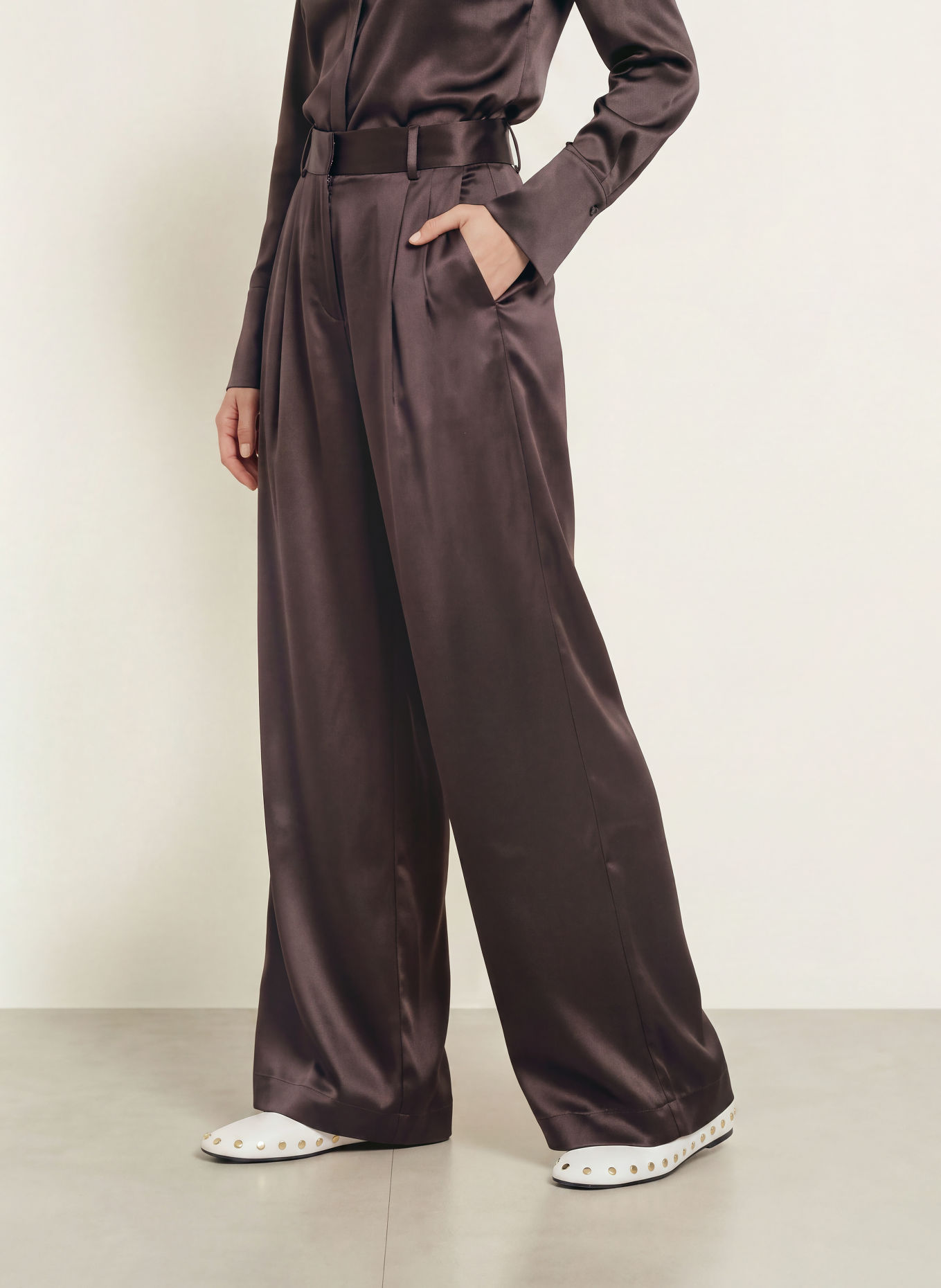 LADNERI Marlenehose VIRE aus Satin: DUNKELBRAUN