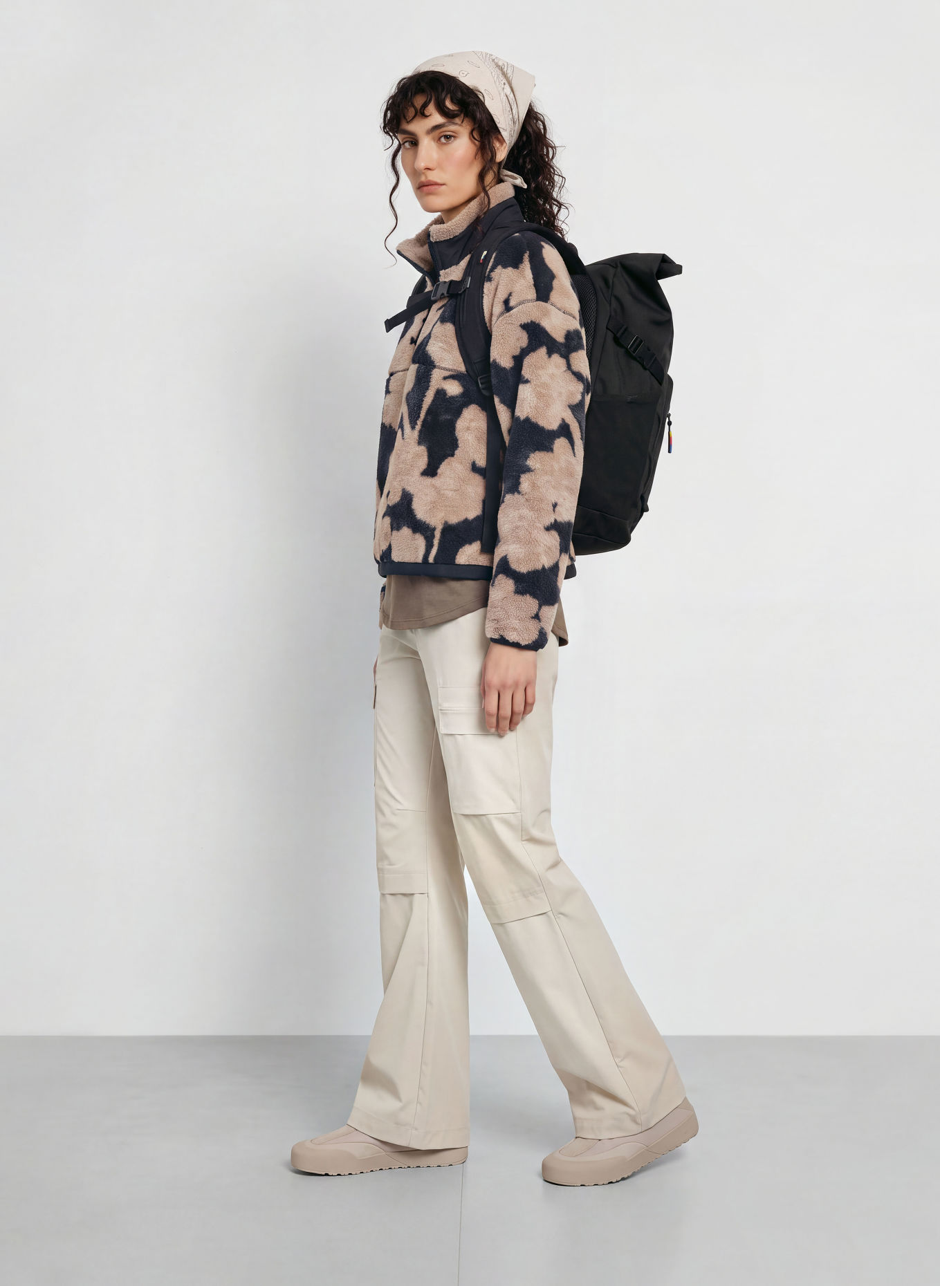 me°ru' AMIENS Half-zip sweater with Teddy Fleece Turtleneck: BLACK / CAMEL