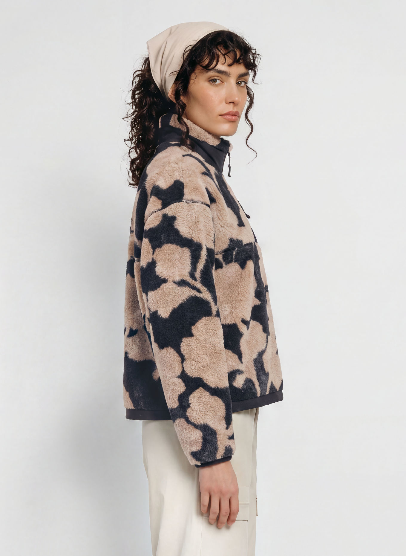 me°ru' AMIENS Half-zip sweater with Teddy Fleece Turtleneck: BLACK / CAMEL