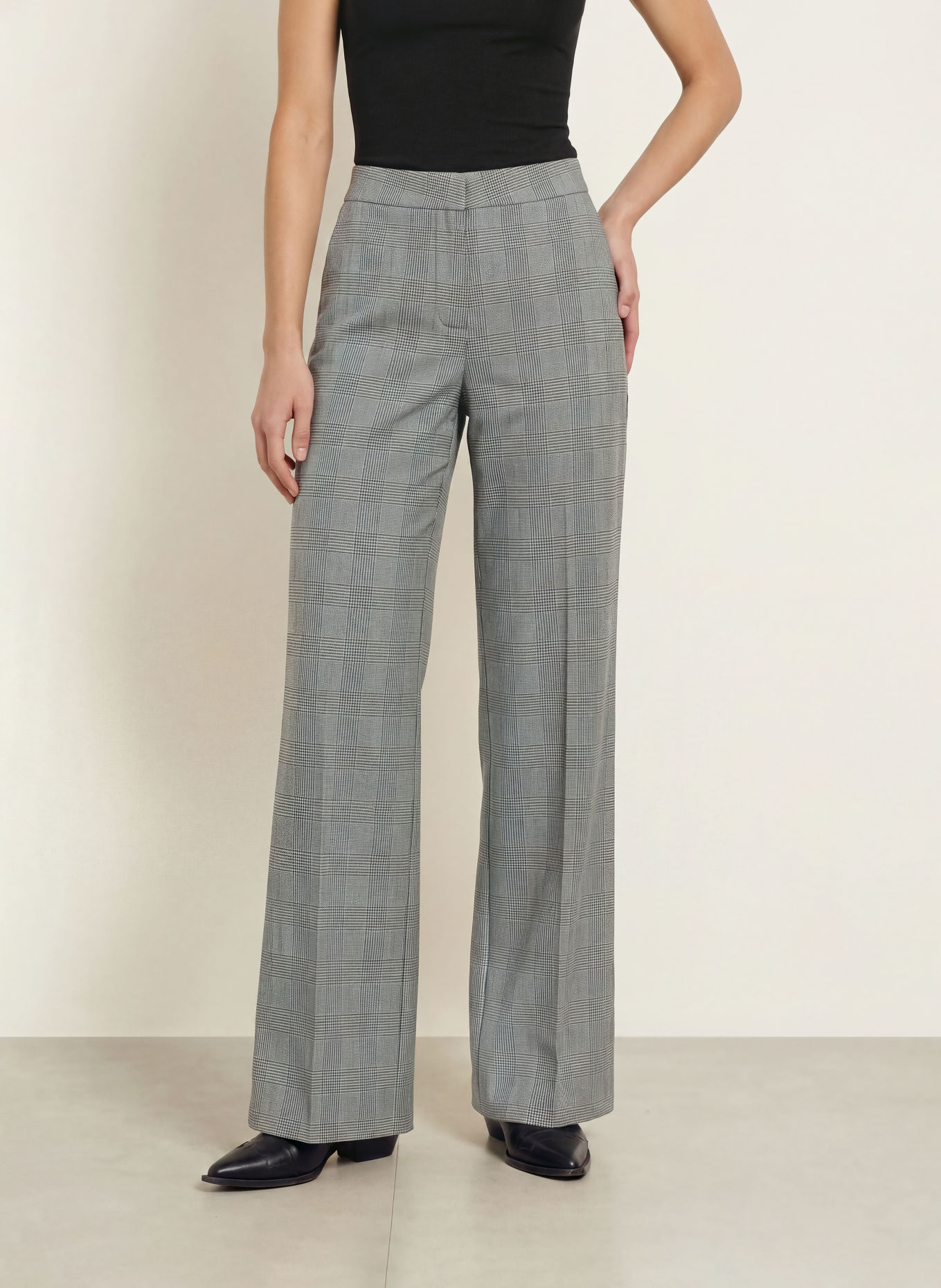 WRSTBHVR EILIKA Trousers: BLACK / WHITE