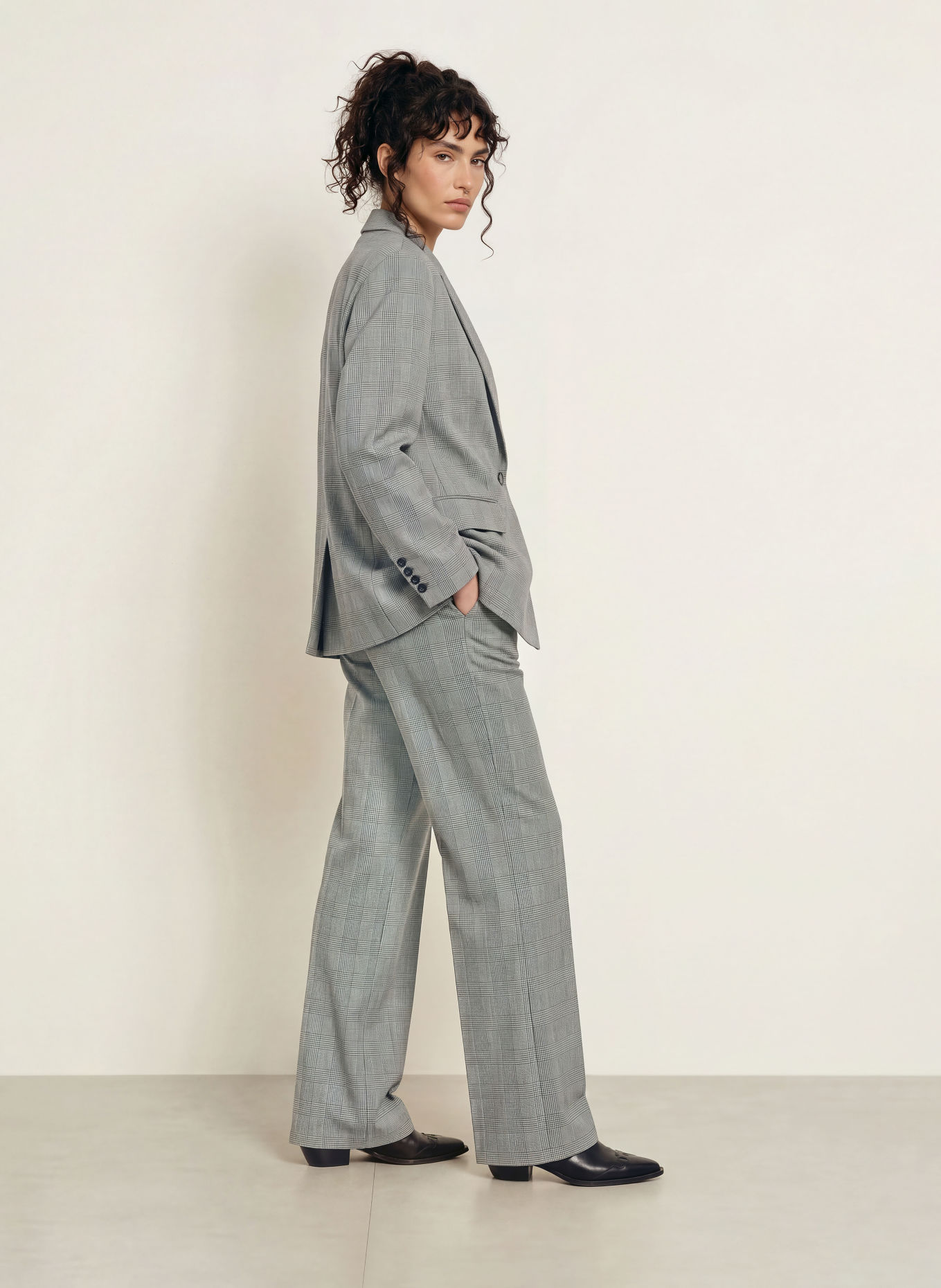WRSTBHVR EILIKA Trousers: BLACK / WHITE