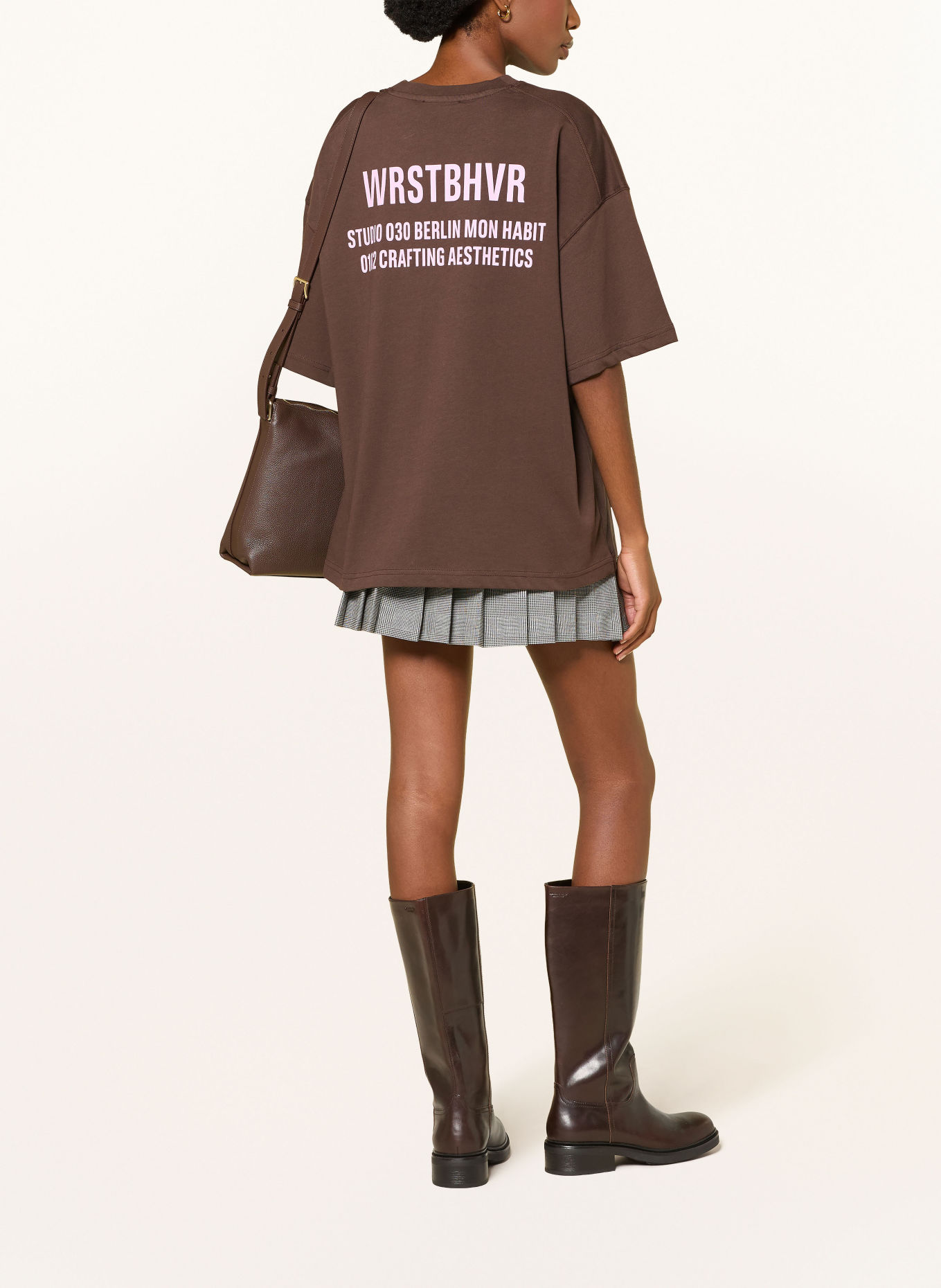 WRSTBHVR T-shirt STUDIO: MARRON FONCÉ / ROZE