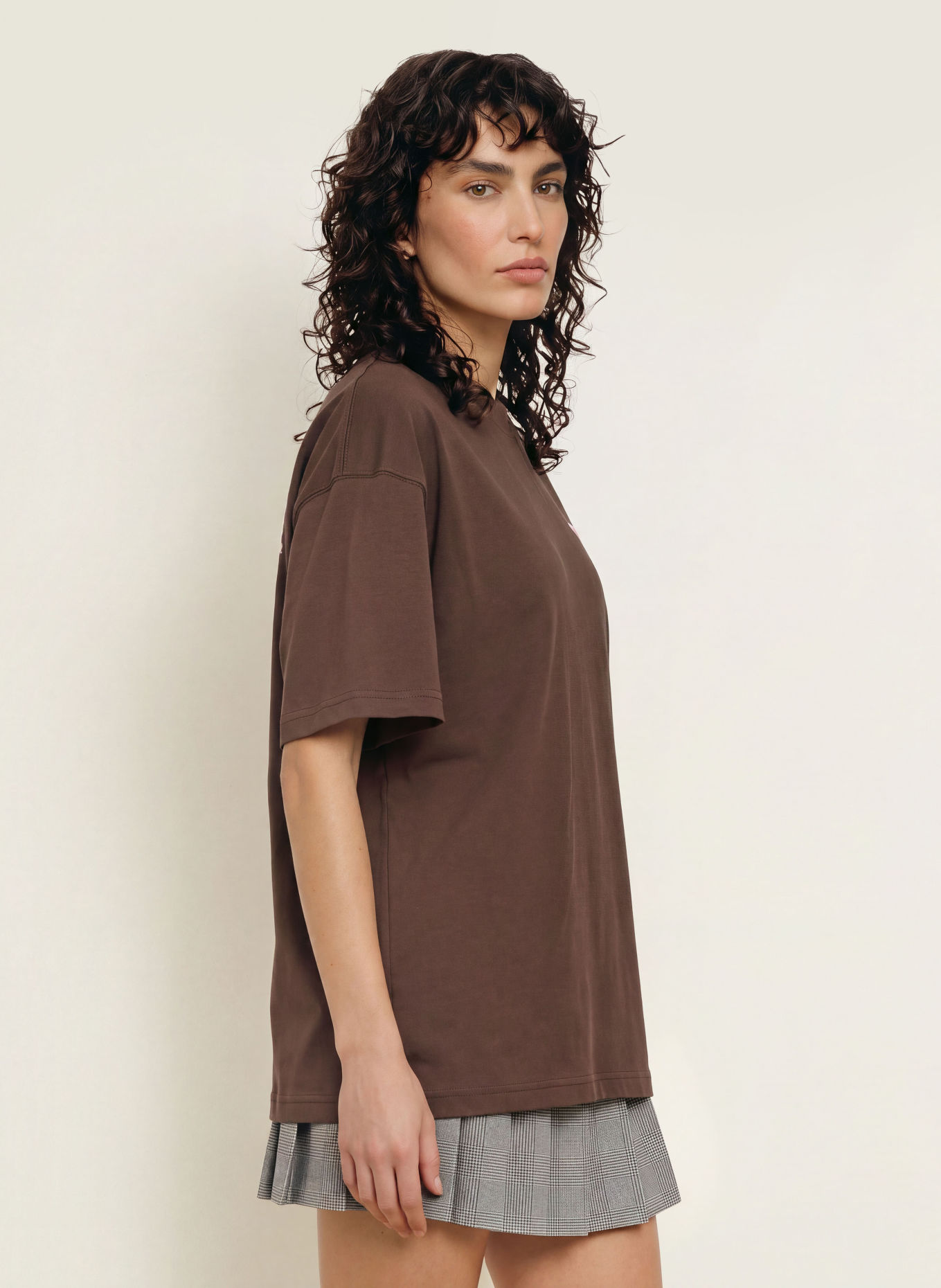 WRSTBHVR T-shirt STUDIO: MARRON FONCÉ / ROZE
