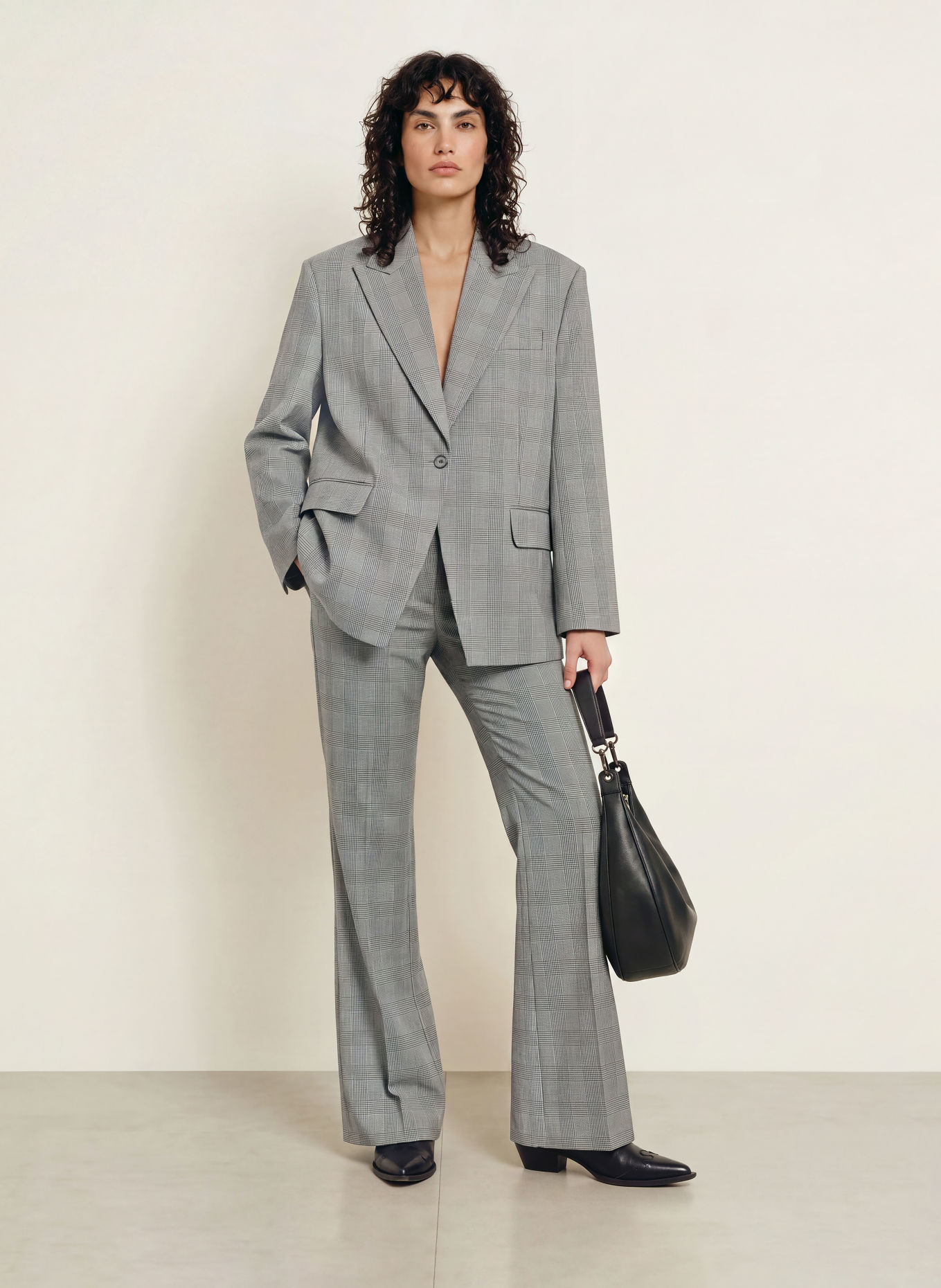 WRSTBHVR MADDEN V2 Blazer: BLACK / WHITE