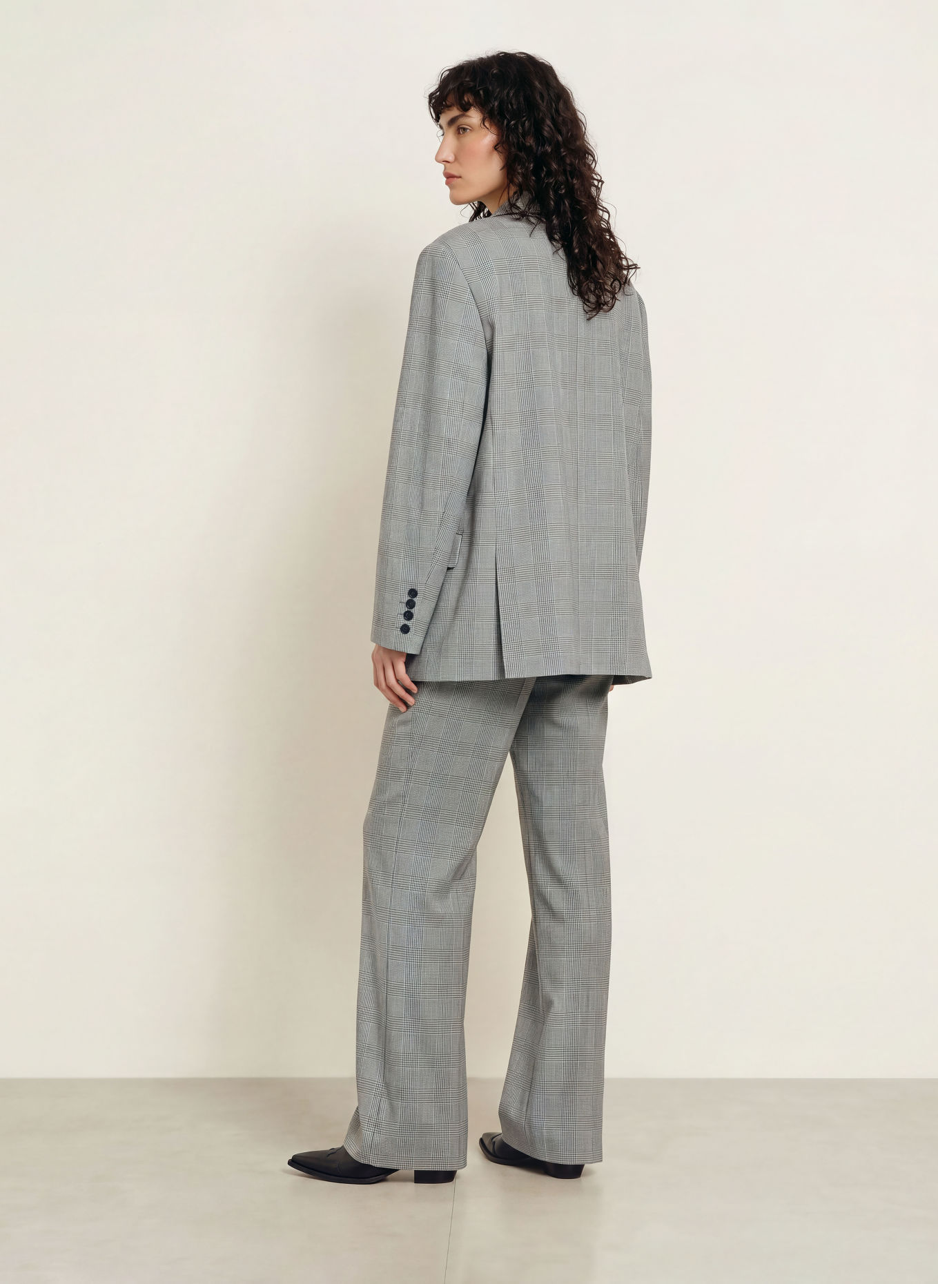 WRSTBHVR MADDEN V2 Blazer: BLACK / WHITE
