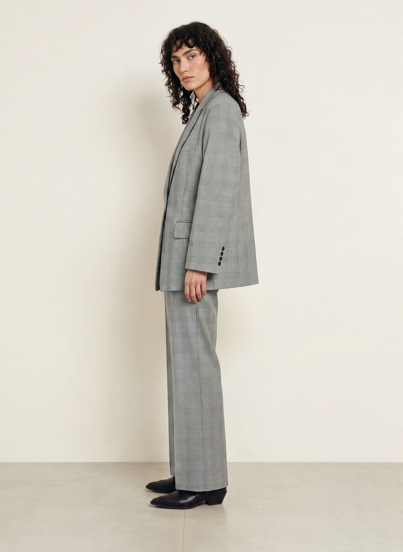 WRSTBHVR MADDEN V2 Blazer: BLACK / WHITE