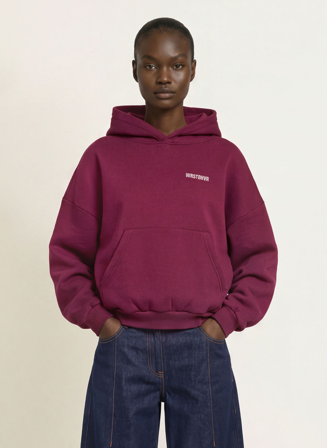 WRSTBHVR Hoodie DARA V3: DONKERROOD