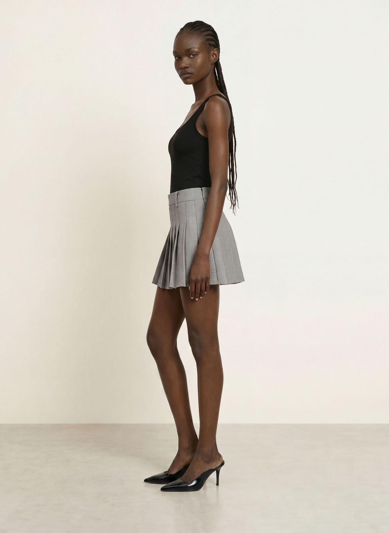 WRSTBHVR AMBER Top: BLACK