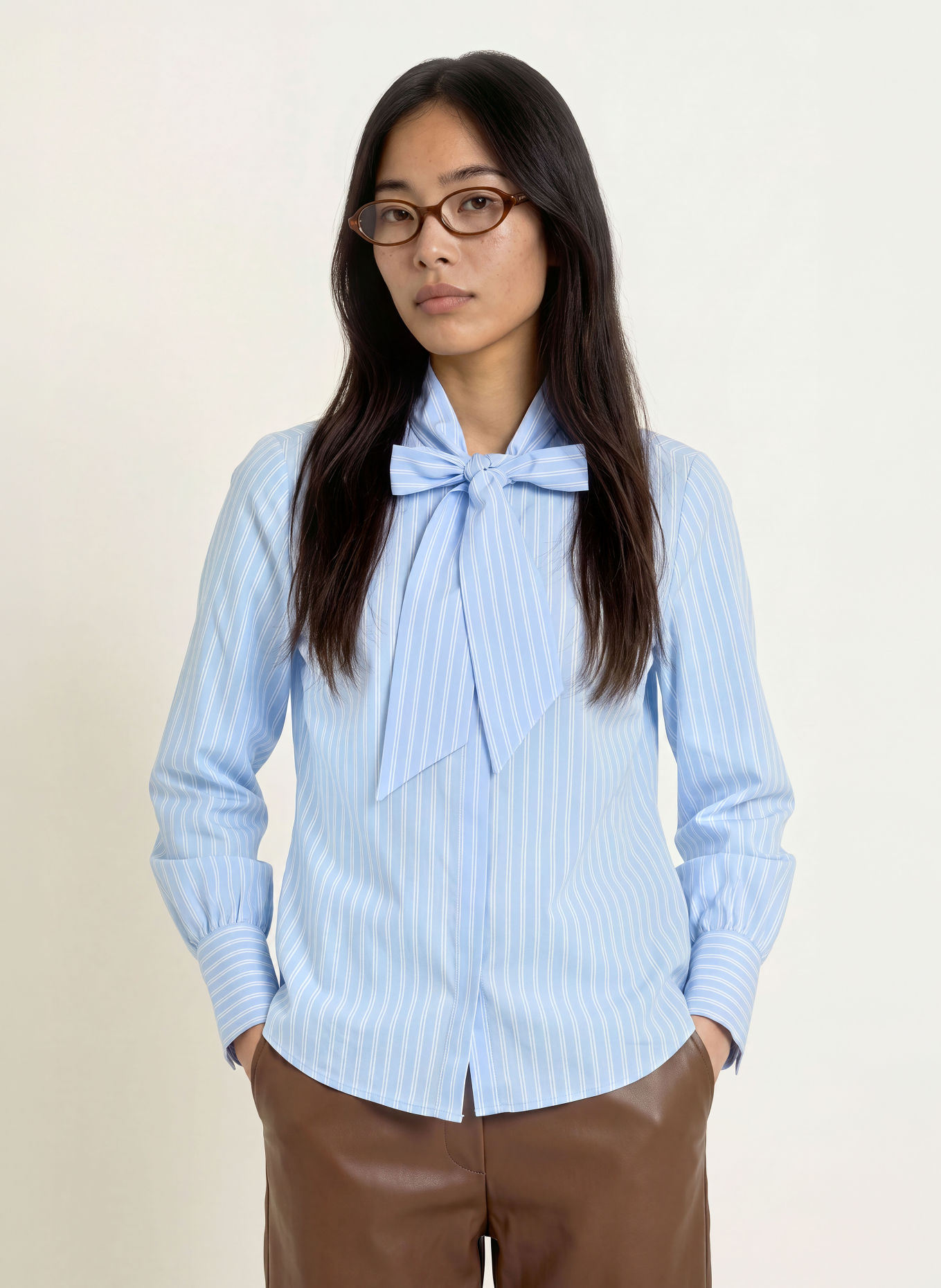 MORE & MORE Schluppenbluse: HELLBLAU / WEISS