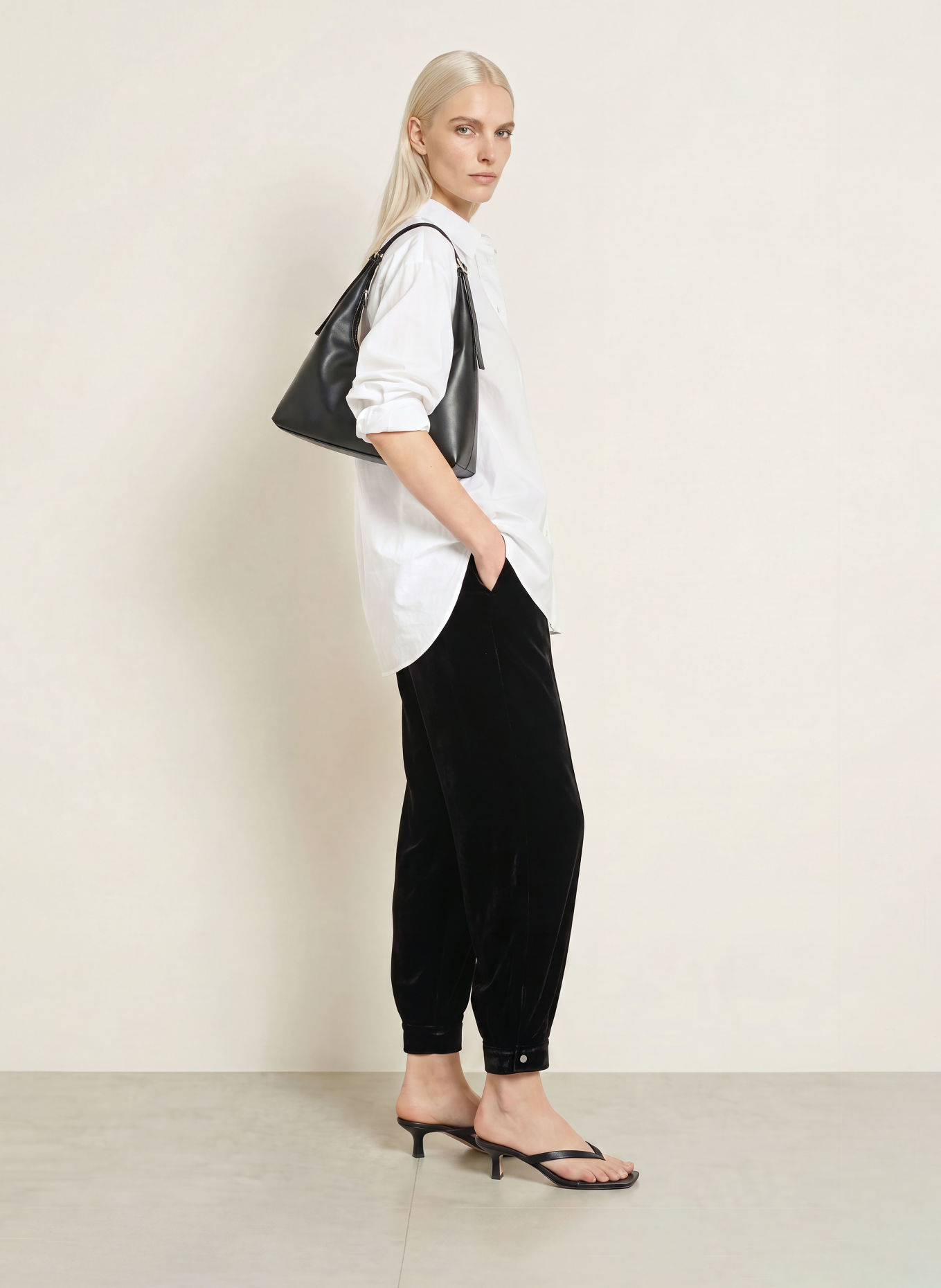 MAC BALLOON 7/8-length velvet trousers: BLACK