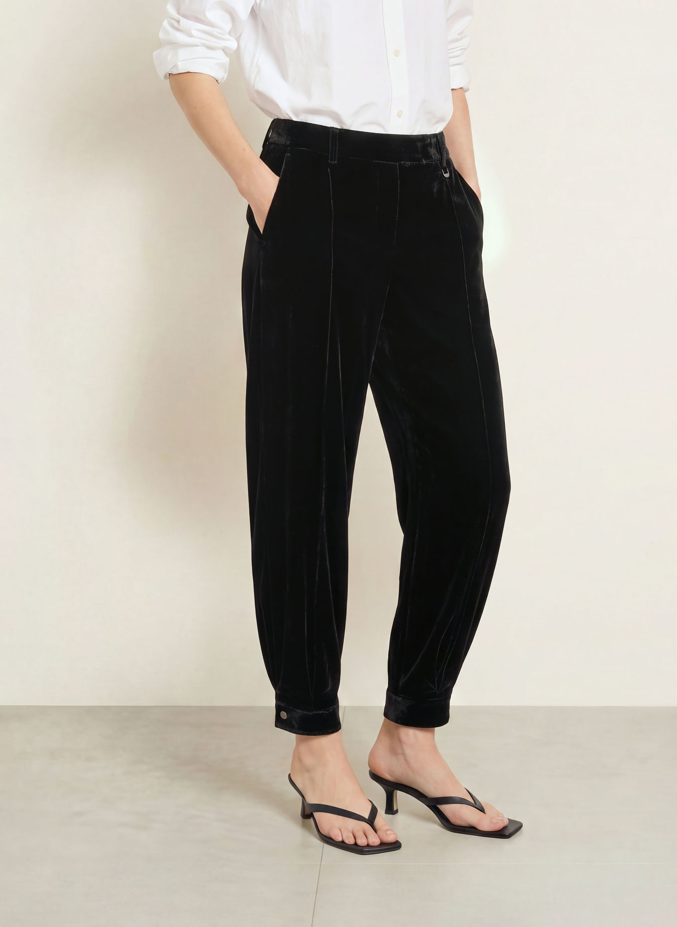 MAC BALLOON 7/8-length velvet trousers: BLACK